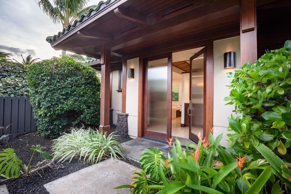 Kamuela Vacation Rentals, Canoe House & Beach Walker at Champion Ridge - Entrance.