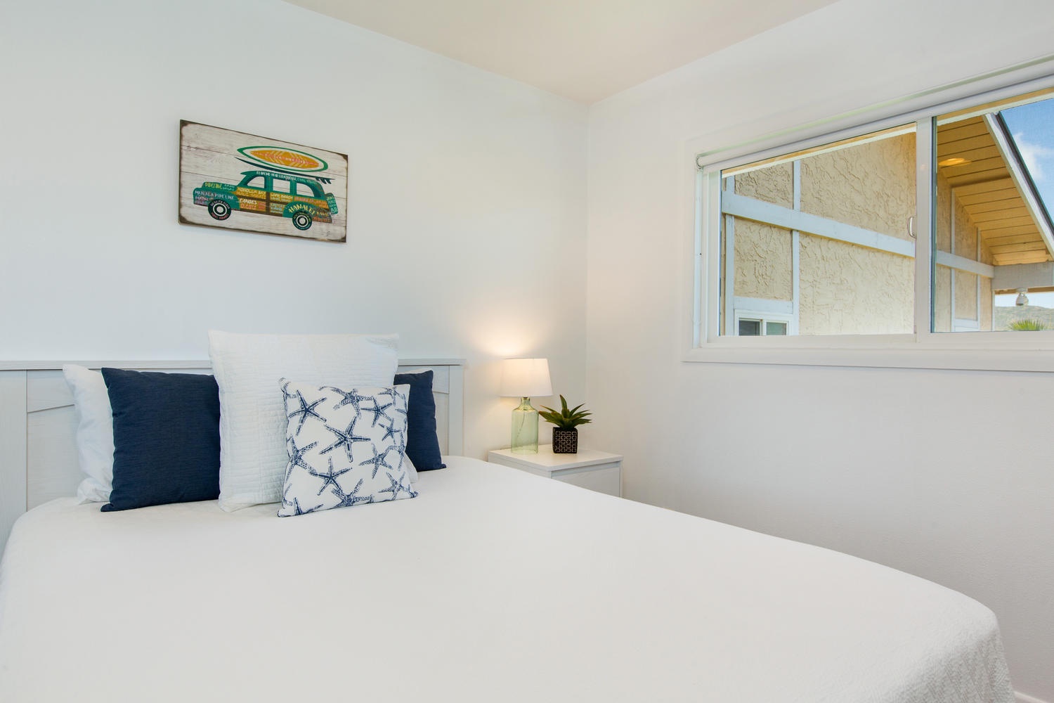 Honolulu Vacation Rentals, Makani Lani - Bedroom 4, Queen bed shares bathroom with BR2 twin bedroom and BR 3.