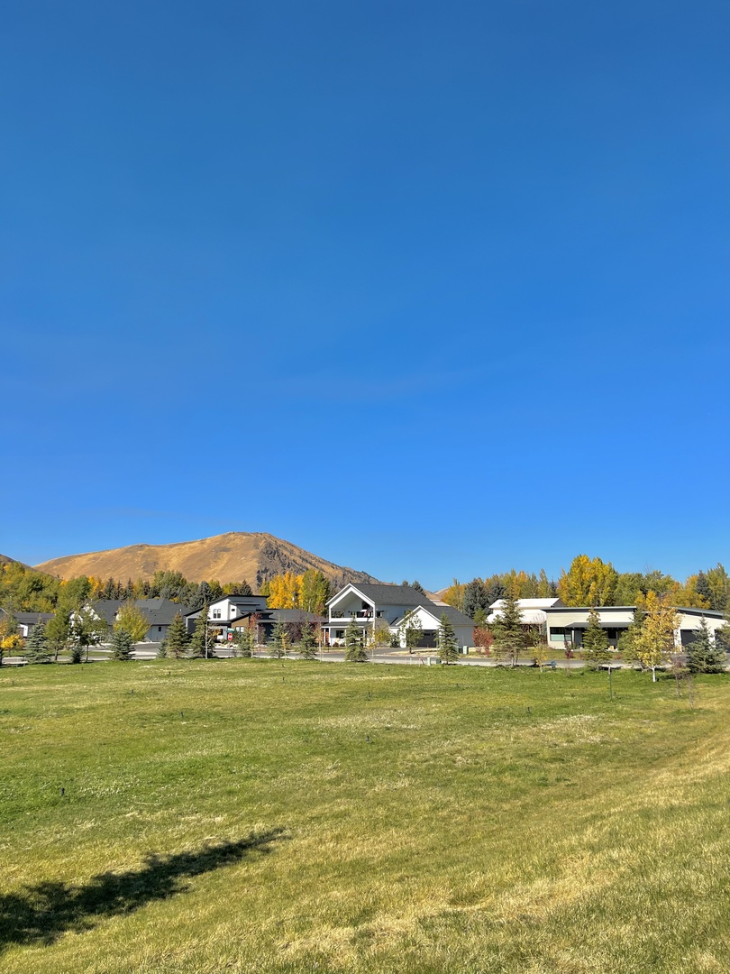 Hailey Vacation Rentals, Contemporary Red Feather Comfort - Neighborhood surroundings