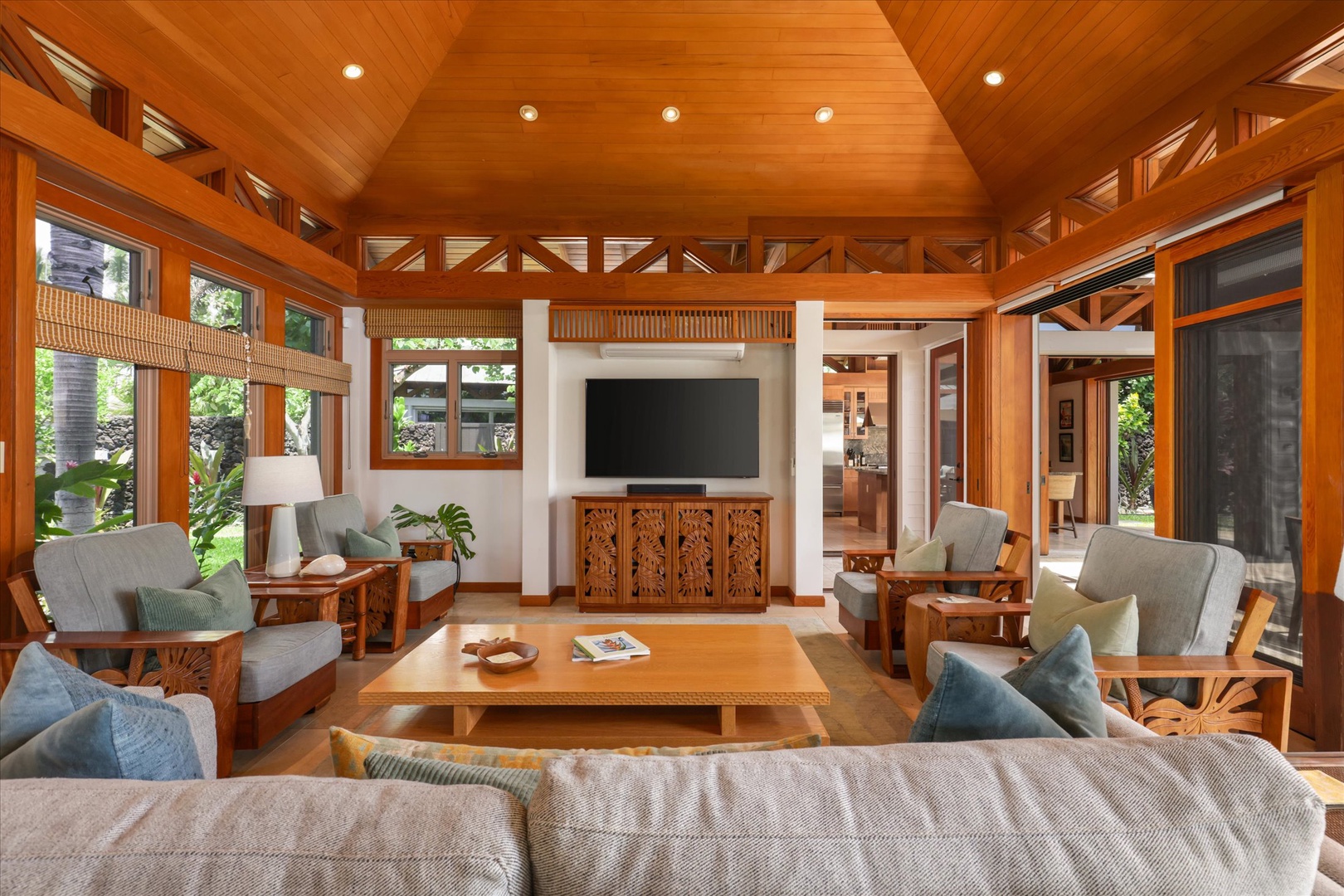 Kamuela Vacation Rentals, 3BD Na Hale 3 at Pauoa Beach Club at Mauna Lani Resort - Room enough for everyone to lounge when the day winds down.