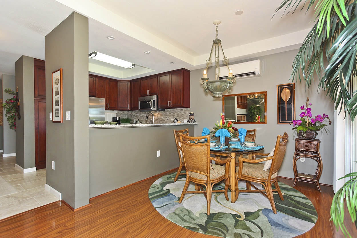 Kapolei Vacation Rentals, Fairways at Ko Olina 22H - This elegant dining allows for easy entertaining and card games.