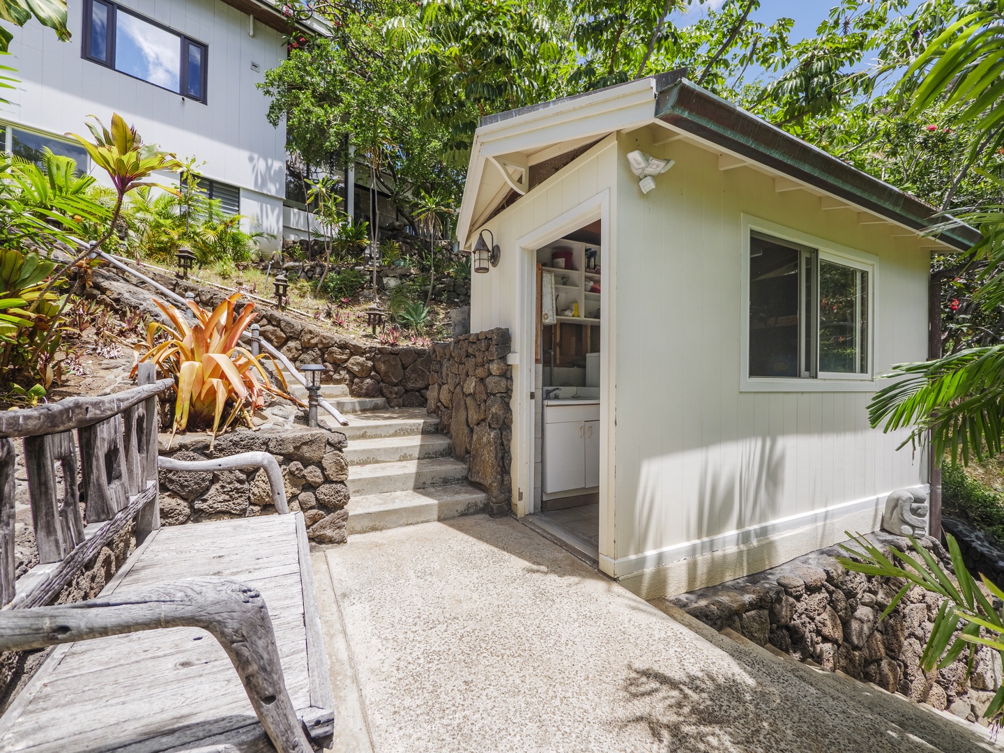 Honolulu Vacation Rentals, Diamond Head Bali Retreat** - A dedicated caretaker resides on-site in a separate dwelling, ensuring any of your needs are promptly addressed.