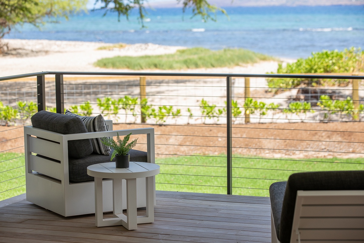Kamuela Vacation Rentals, Puako Beach Getaway - Chic lanai furniture