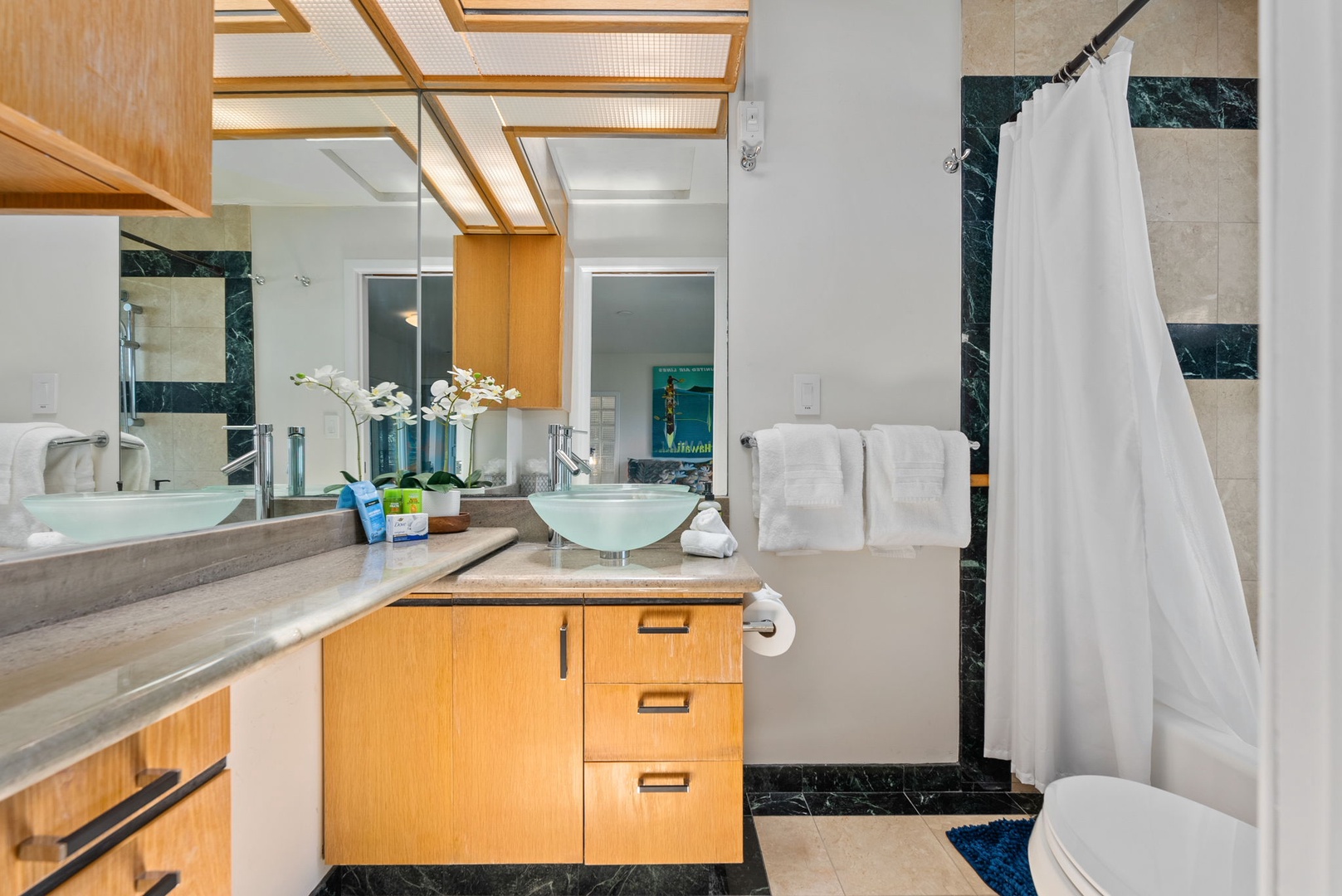 Honolulu Vacation Rentals, Wailupe Beachfront Getaway - The ensuite bathroom has a single vanity.