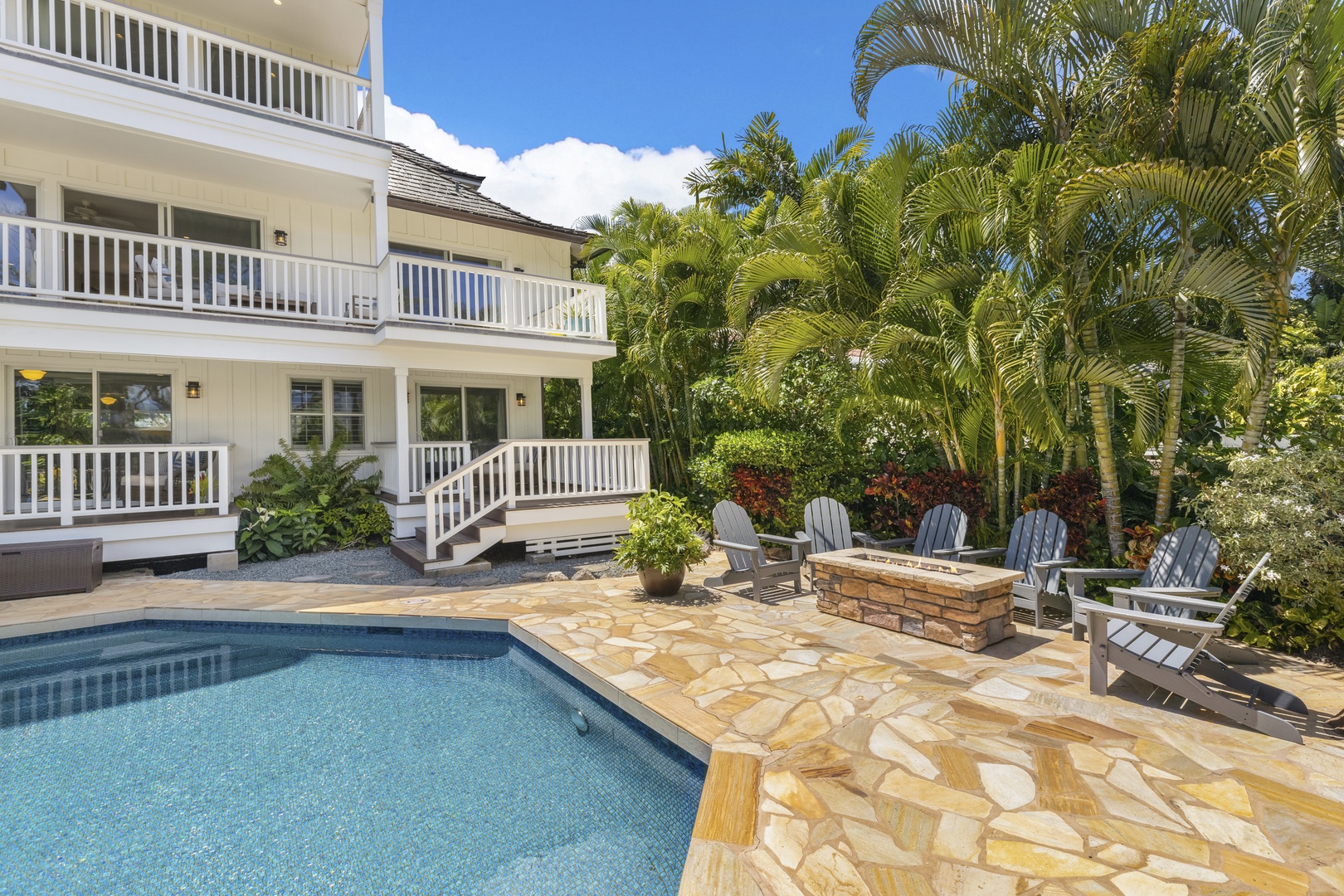 Honolulu Vacation Rentals, Hale Le'ahi* - The pool are is the perfect space for entertaining guests outdoors