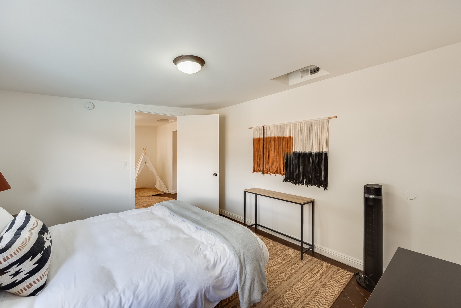 Phoenix Vacation Rentals, Desert Oasis - Delightful decor in each room