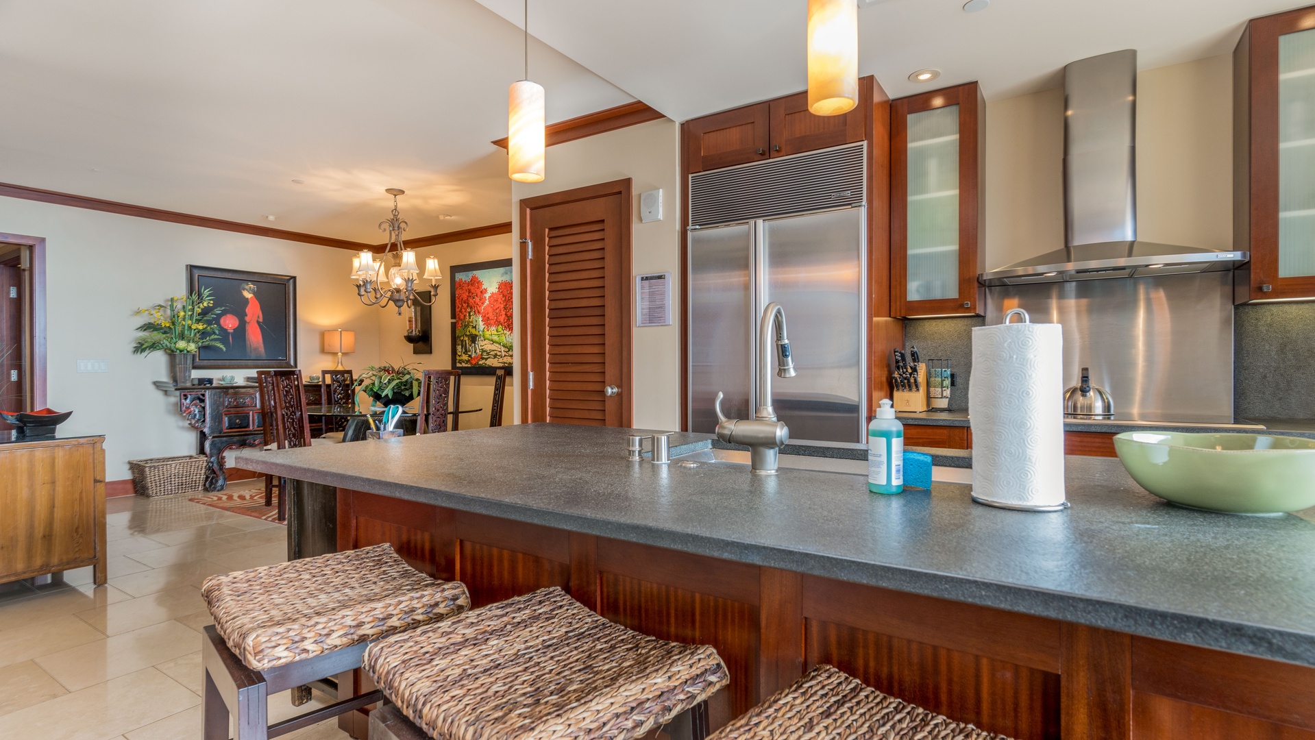 Kapolei Vacation Rentals, Ko Olina Beach Villas O905 - The open floor plan is inviting and easy for conversation.