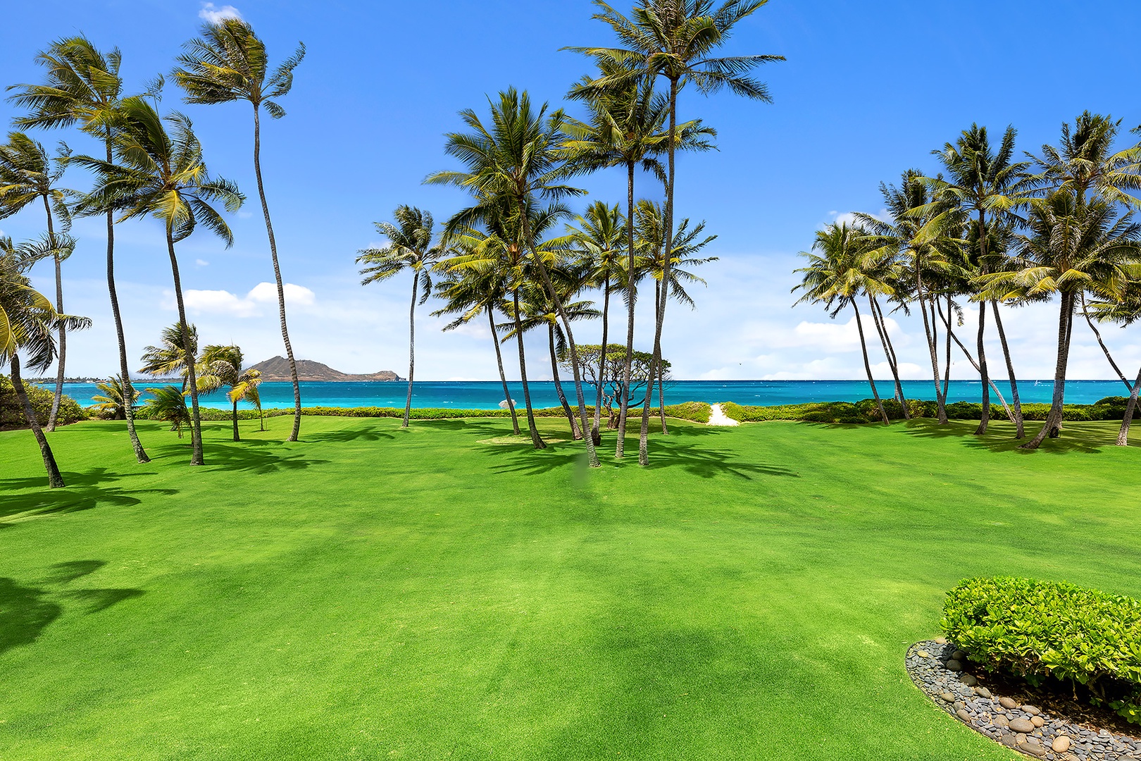 Kailua Vacation Rentals, Kailua Shores Estate 8 Bedroom - Manicured Lawns