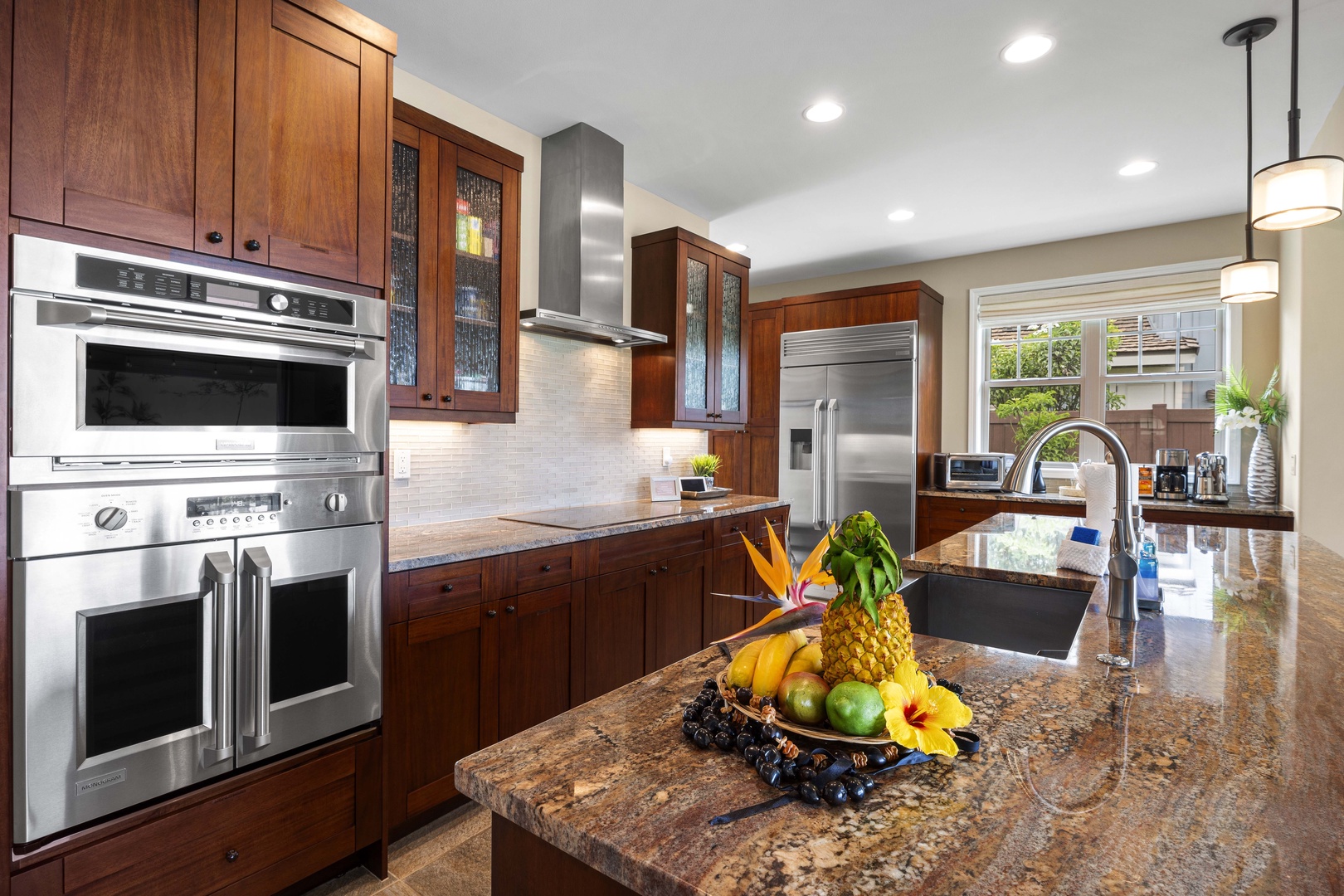 Kailua Kona Vacation Rentals, Holua Kai #27 - The pro-grade range earns its keep the first night someone decides to really cook.