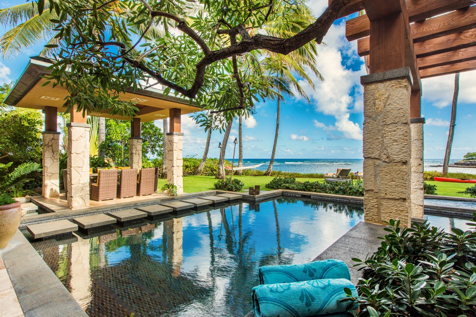 Honolulu Vacation Rentals, Banyan House 4 Bedroom - Pool and Cabana toward Ocean