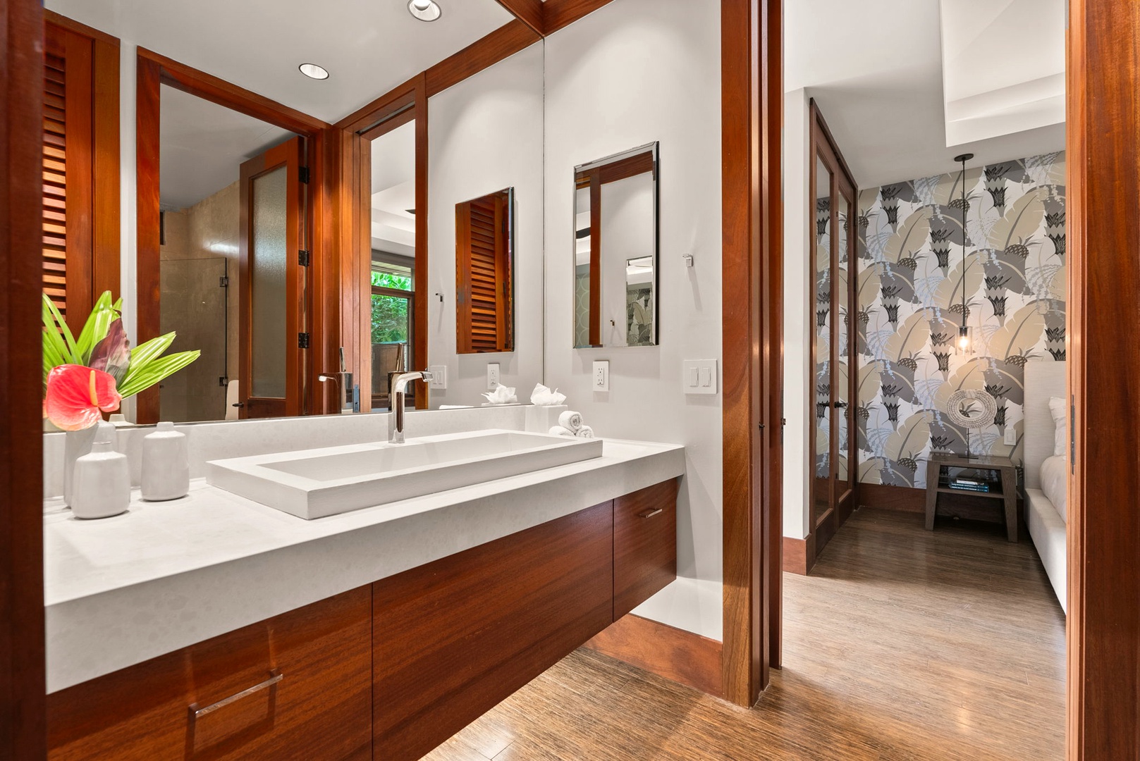 Kailua Vacation Rentals, Kailua Sands - Double vanity jack and jill with sleek mirrors and warm lighting.