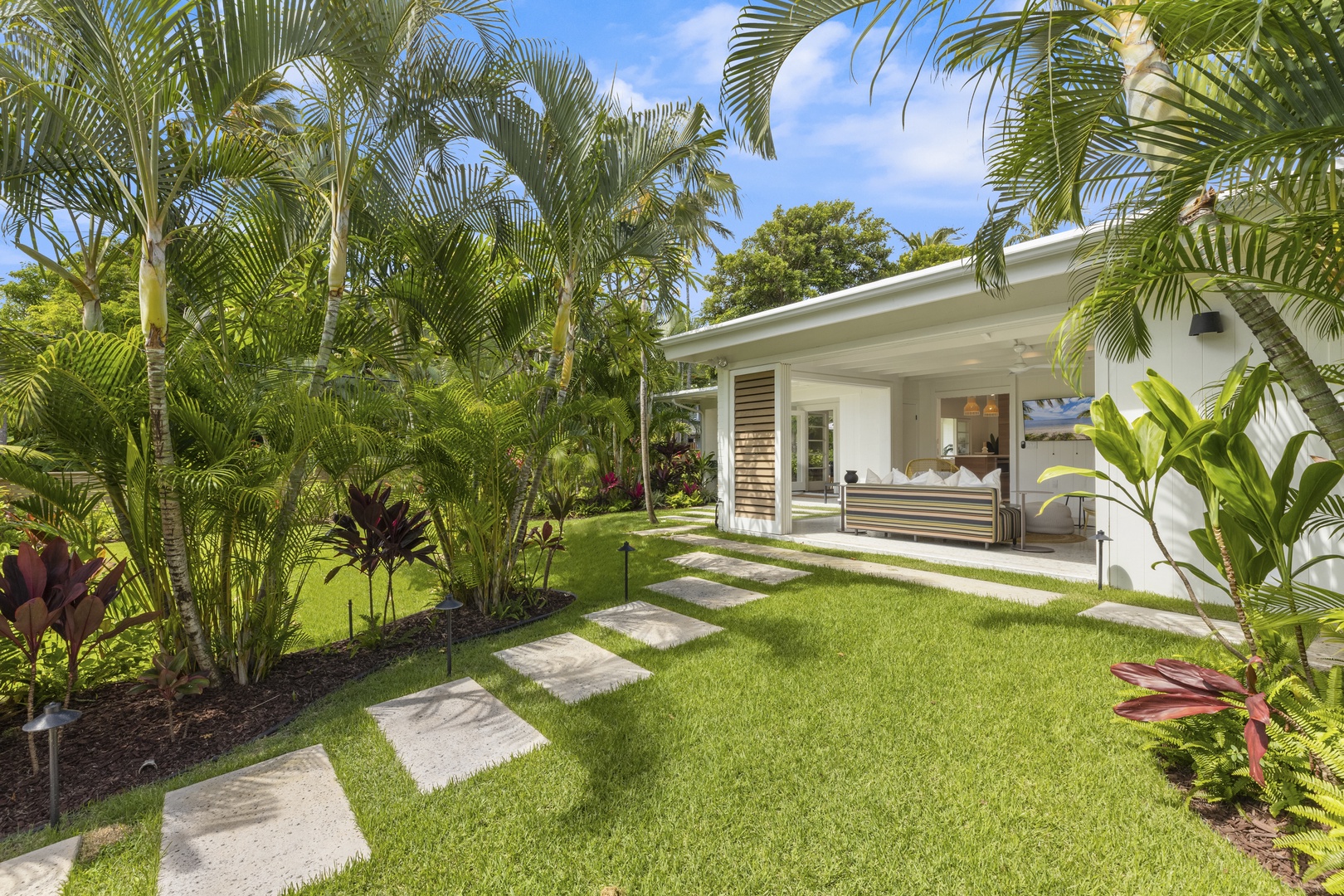 Kailua Vacation Rentals, Lanikai Hideaway - Professional natural landscaping is a tropical dream