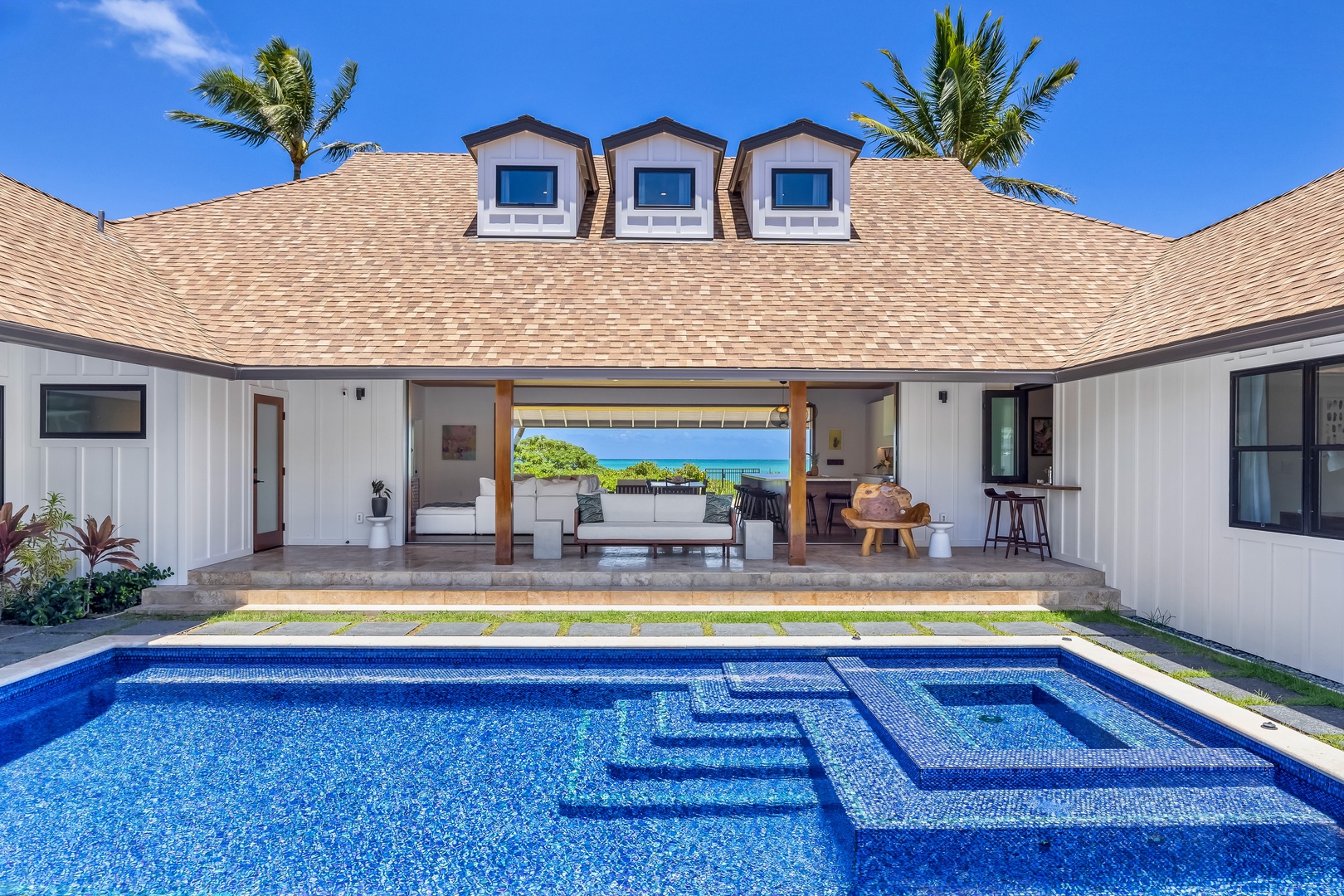 Kailua Vacation Rentals, Kailua Beach Villa - Pool center
