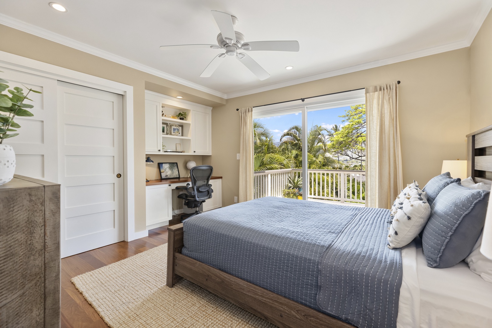 Honolulu Vacation Rentals, Hale Le'ahi* - Guest bedroom 4 with queen bed