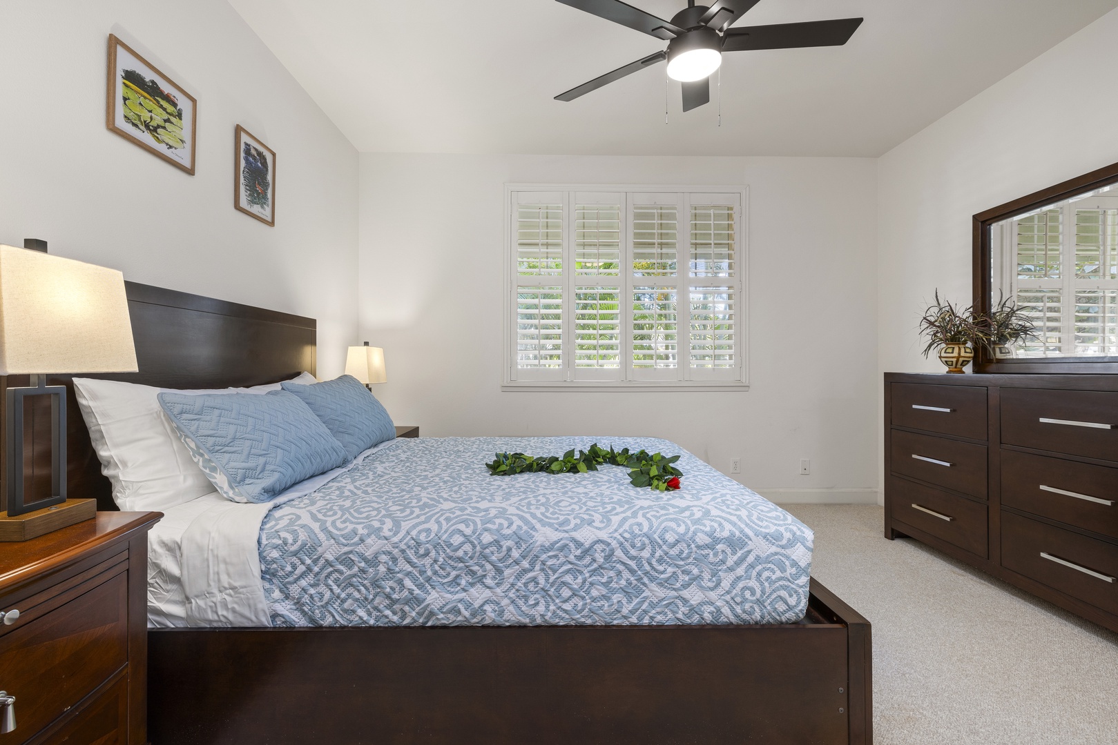Designed for restful nights, the guest bedroom offers comfortable furnishings and a bright, welcoming atmosphere.