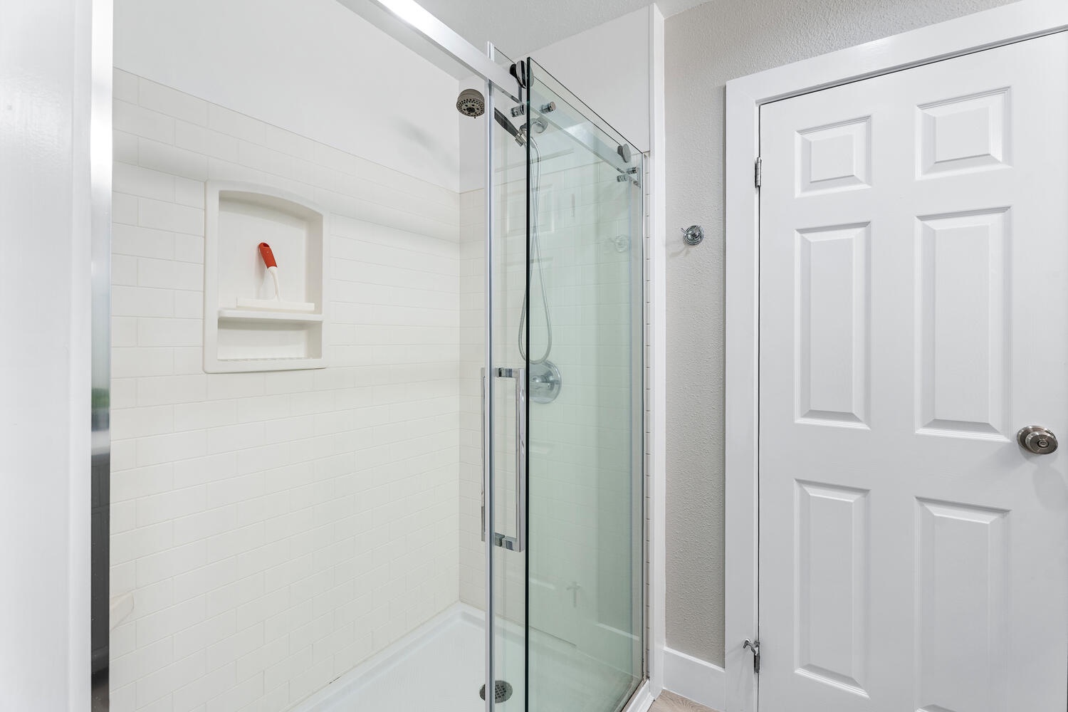Kailua Kona Vacation Rentals, Hale Kai O'Kona #7 - Walk-in shower with glass door and tiled surround for a refreshing rinse.