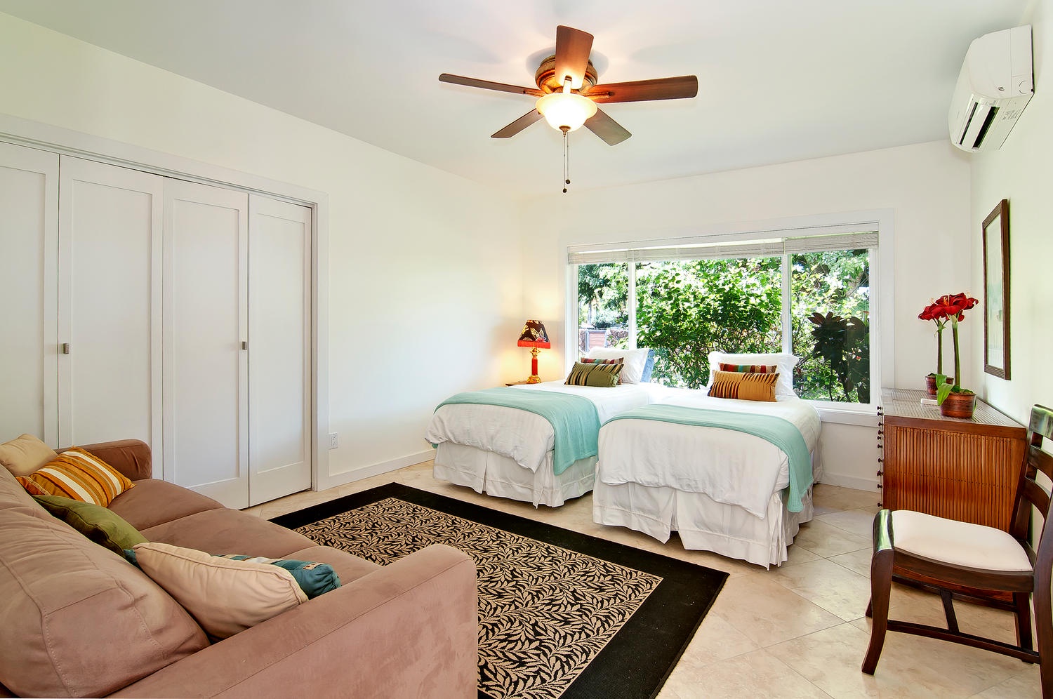 Honolulu Vacation Rentals, Kahala Lani - Bedroom Three - Two twin beds (convertible to a king upon request), Sofa bed (queen), room sleeps four