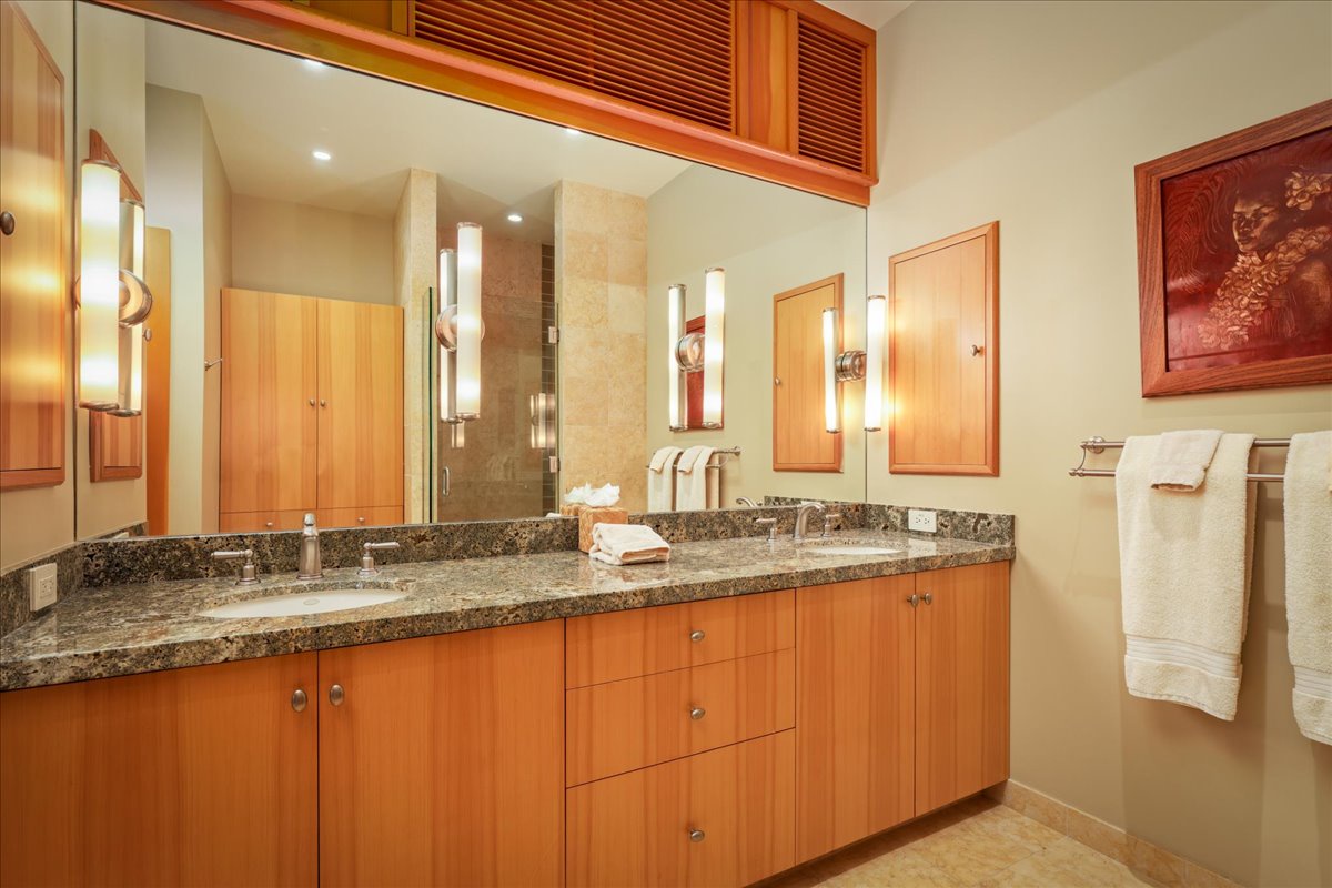 Kamuela Vacation Rentals, 5BD Estate Home at Mauna Kea Resort - Guest Suite Bathroom (lower level)