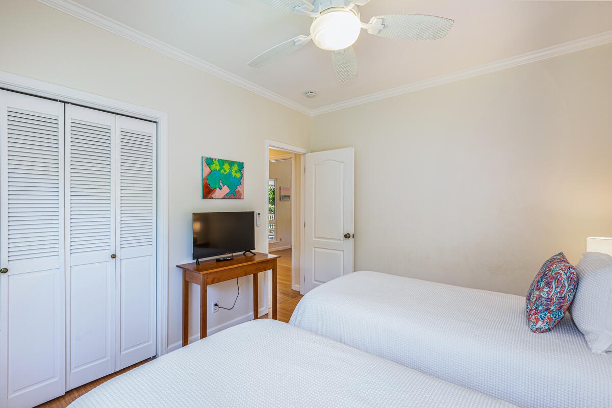 Princeville Vacation Rentals, Hale Cassia - Twin Beds can be converted into a king for additional $50 fee