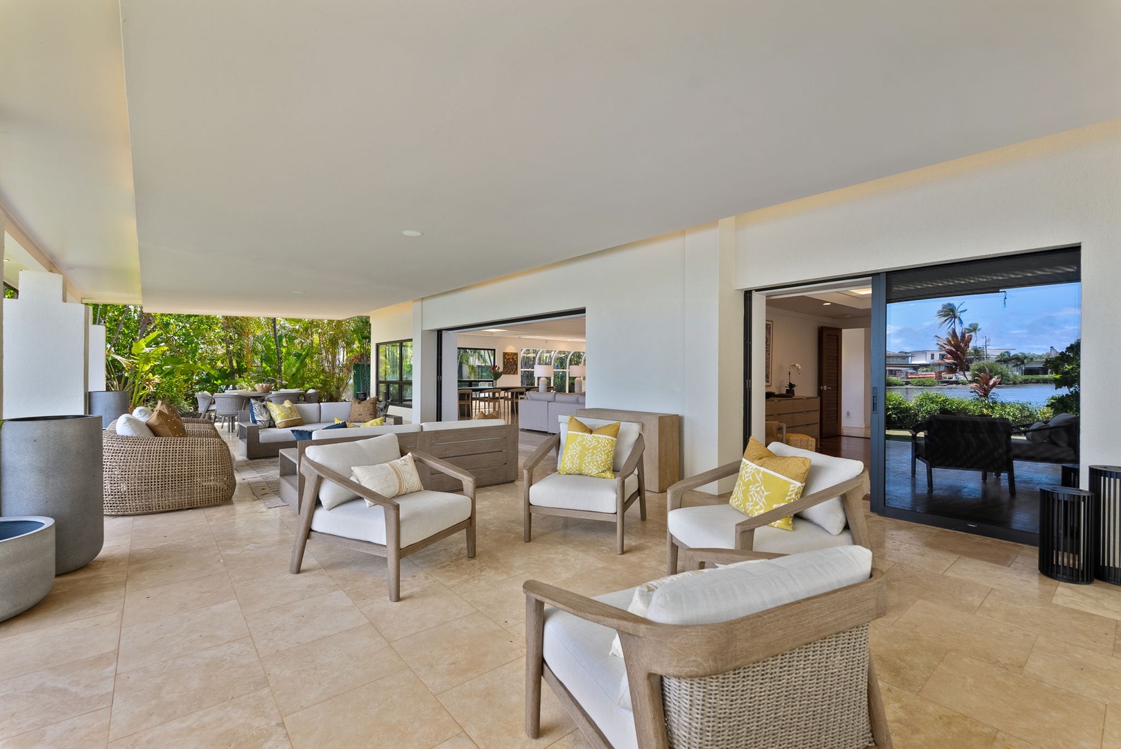Honolulu Vacation Rentals, The Lagoon House 3BR - The living here flows perfectly from indoor to outdoor.