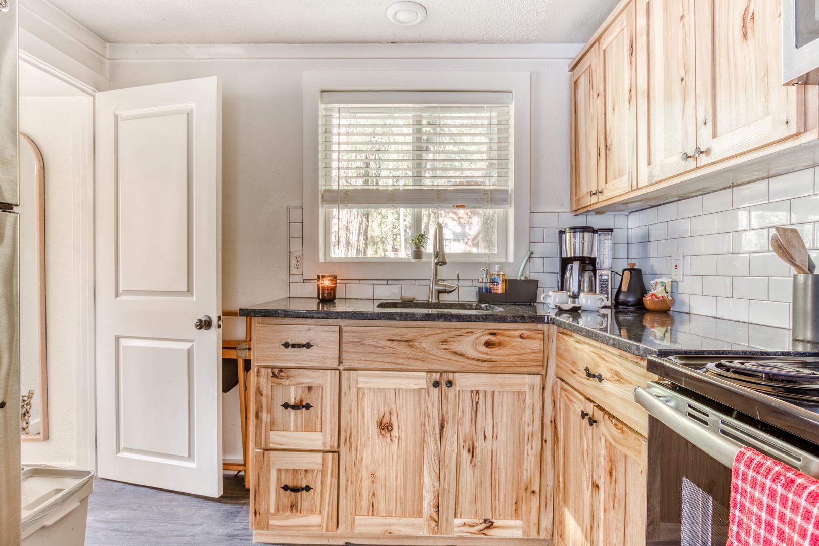 Rhododendron Vacation Rentals, Riverbend Cabin #1 - Kitchen