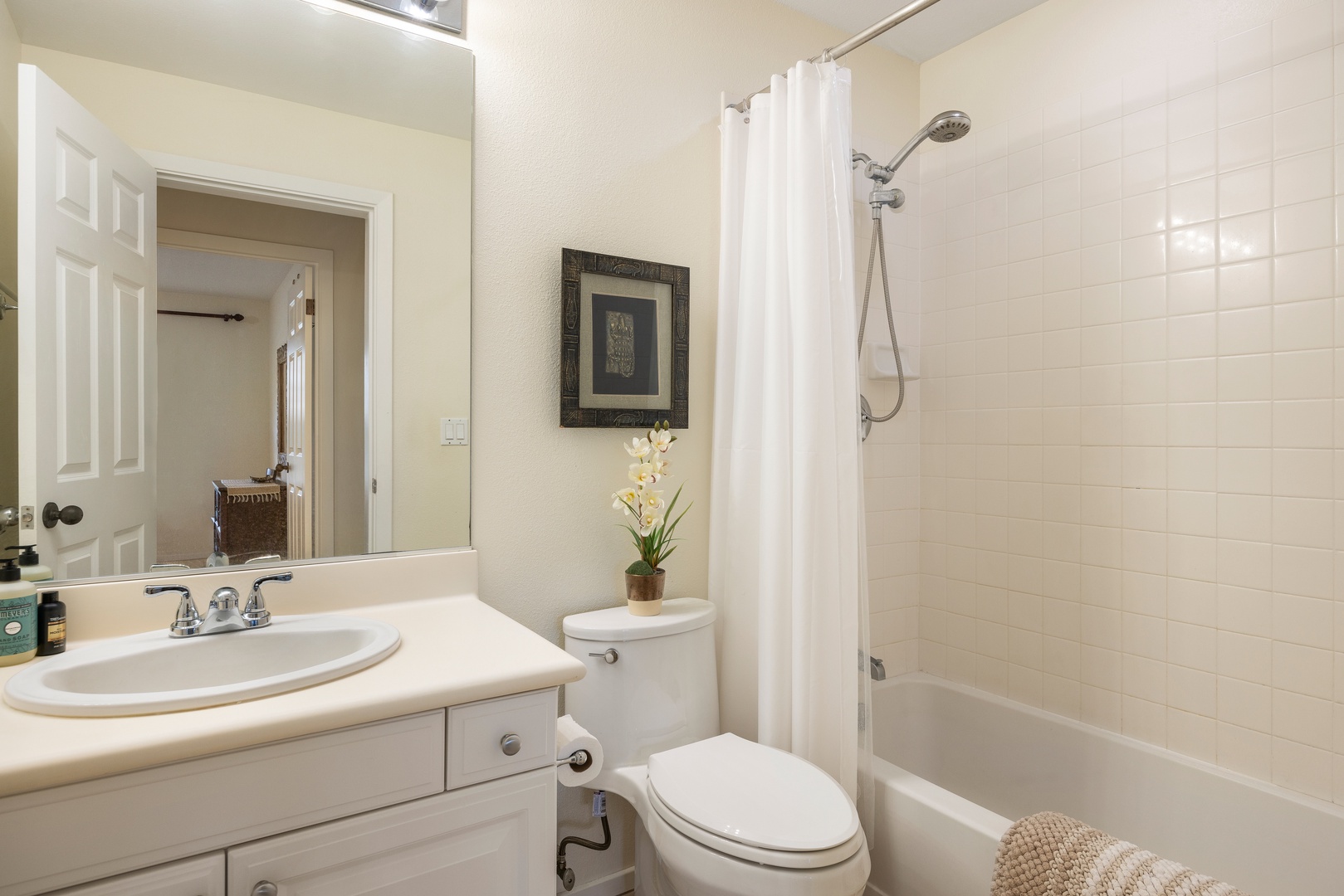 Kapolei Vacation Rentals, Coconut Plantation 1150-2 - Step into your bright, clean guest bathroom with everything you need for a refreshing start to your day.
