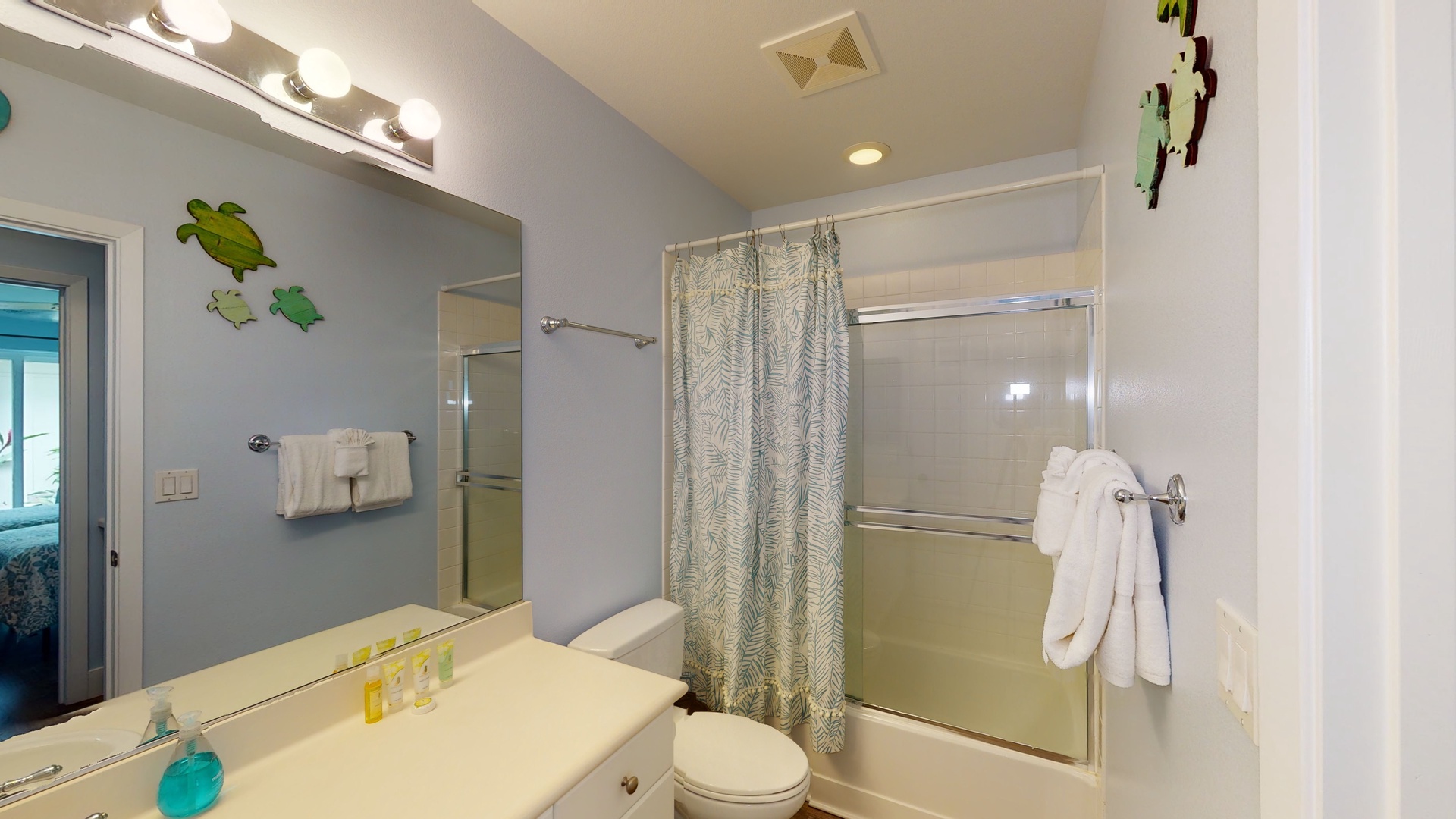 Kapolei Vacation Rentals, Coconut Plantation 1214-2 Aloha Lagoons - The second guest bathroom with a shower.