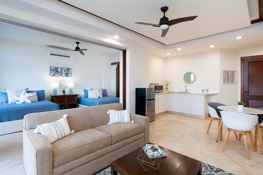 Honolulu Vacation Rentals, Wailupe Seaside 6 Bedroom - Enjoy a sitting area and kitchenette in the secondary suite.