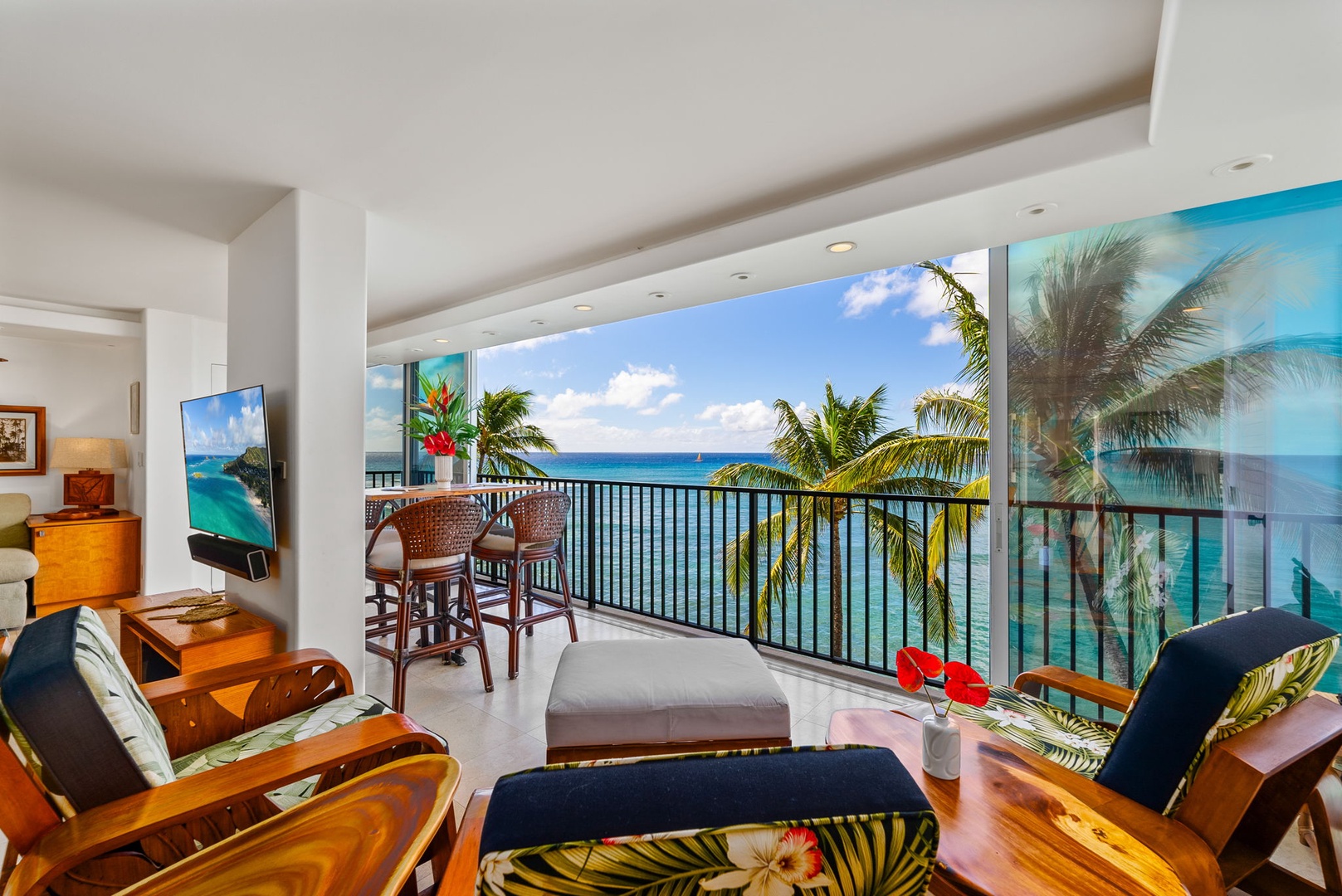 Honolulu Vacation Rentals, Kaimana Views - Spacious balcony with ocean views, cozy seating, and tropical decor—ideal for morning coffee or evening relaxation in paradise