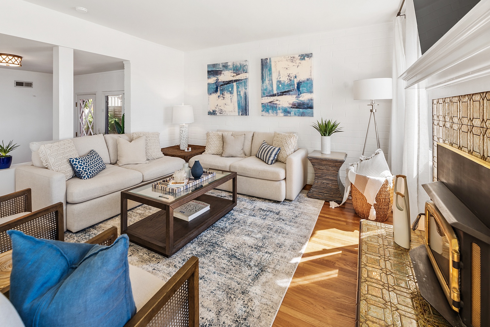 La Jolla Vacation Rentals, Hemingway's Beach House - Adorable, newly furnished and refreshed 4 bedroom beach house directly across the street from Kellogg Park in La Jolla Shores