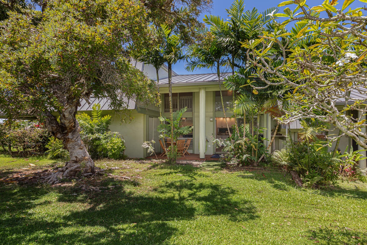 Princeville Vacation Rentals, Hale Hana Mana’o - Tucked in a peaceful garden setting, your Princeville retreat offers serenity and seclusion.