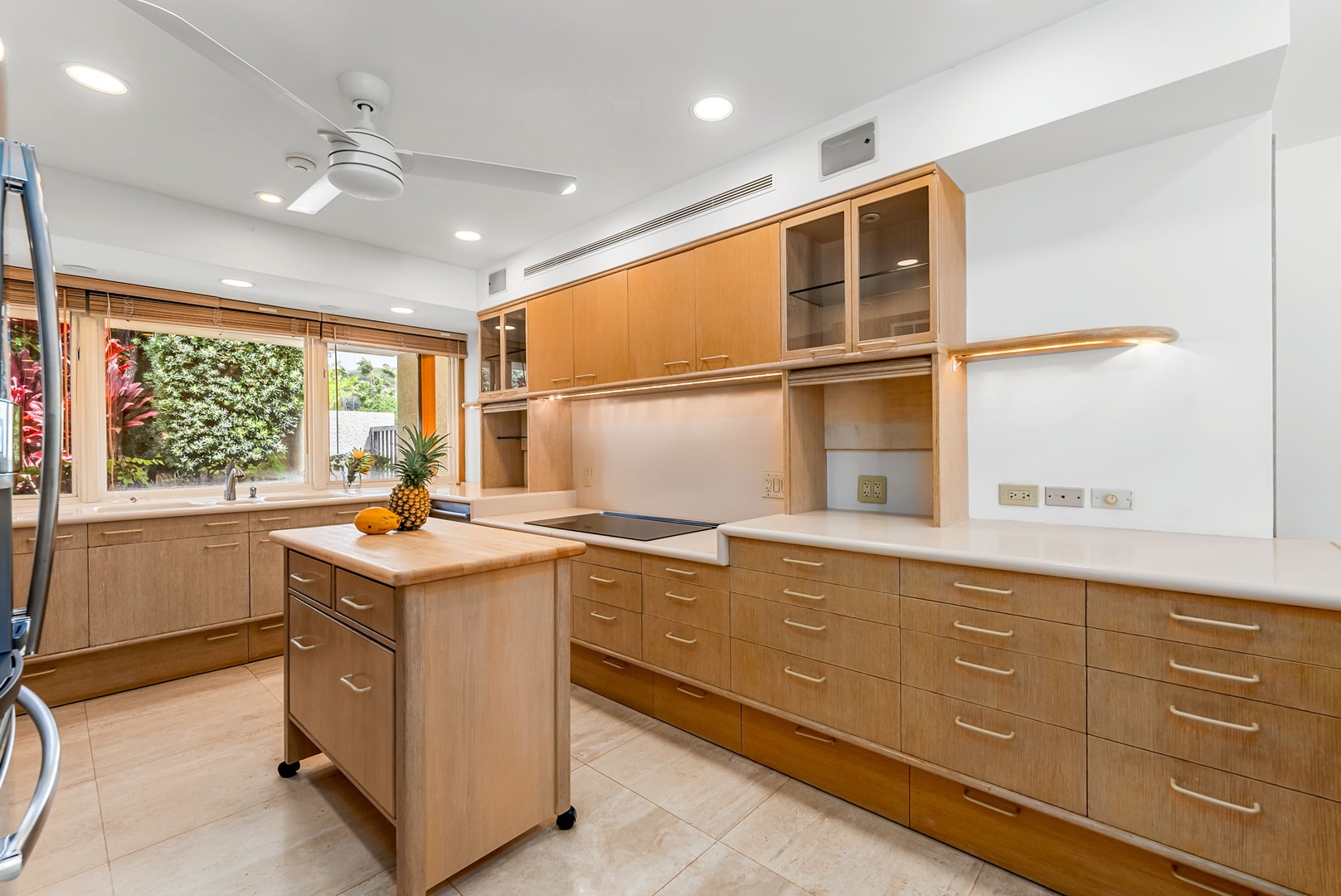 Honolulu Vacation Rentals, Luxury Golf Course Retreat in Kahala - 1077 Waiholo* - 