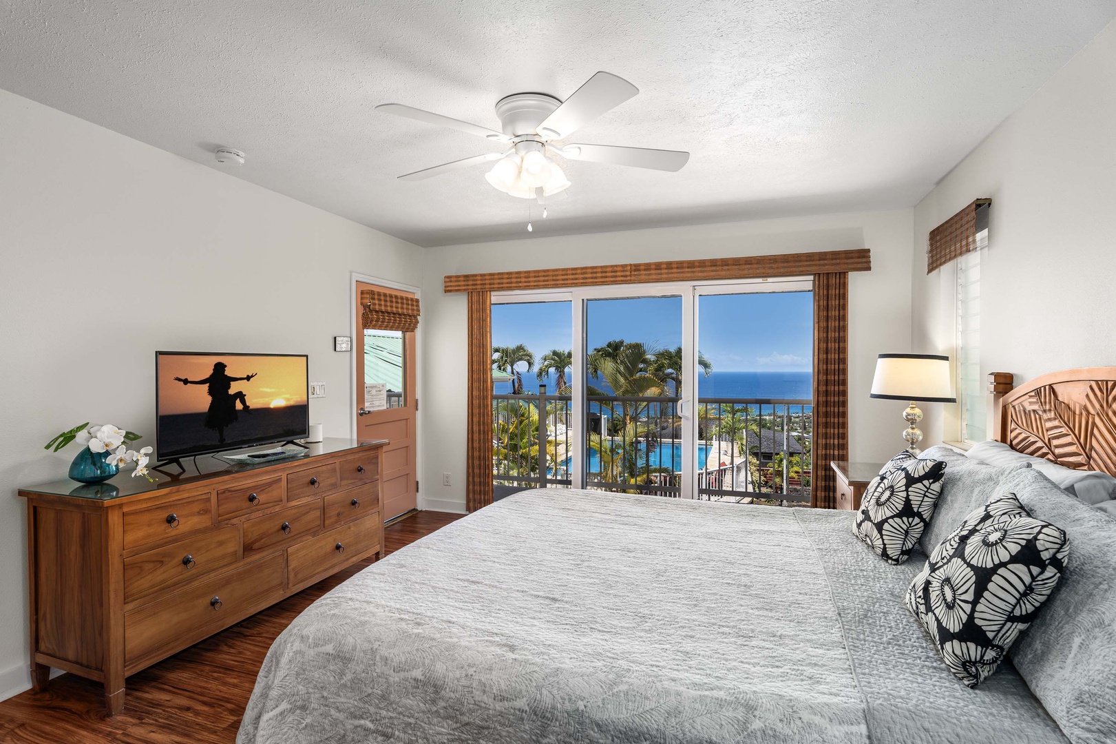 Kailua-Kona Vacation Rentals, Honu Hale - Views out to the horizon and smart TV equipped