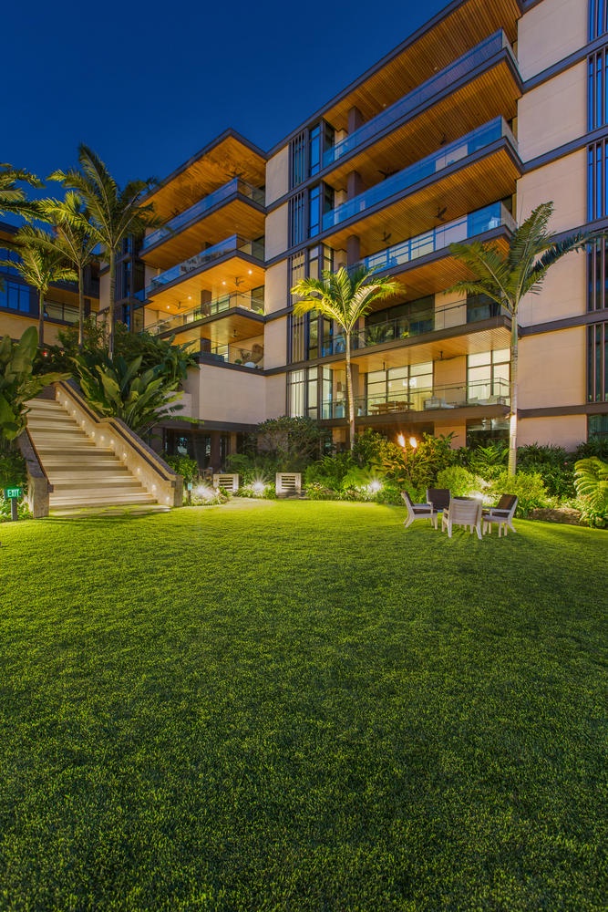 Honolulu Vacation Rentals, Park Lane Sky Resort - The great lawn at dusk