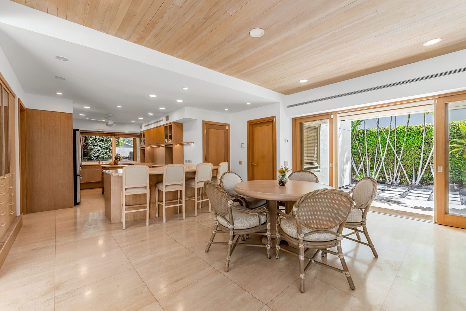 Honolulu Vacation Rentals, Luxury Golf Course Retreat in Kahala - 1077 Waiholo* - 