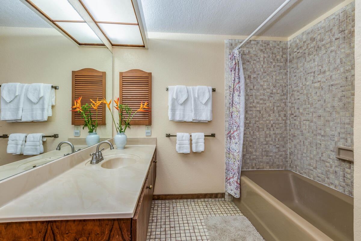 Koloa Vacation Rentals, Waikomo Streams 121 - Bathroom has a tub