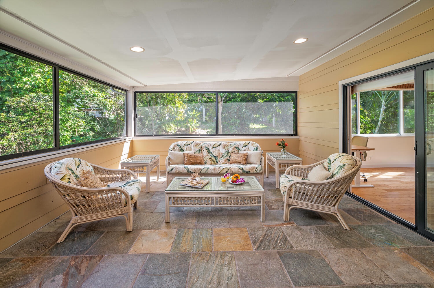 Kailua Vacation Rentals, Hale Honi La - Indoor/outdoor lounge