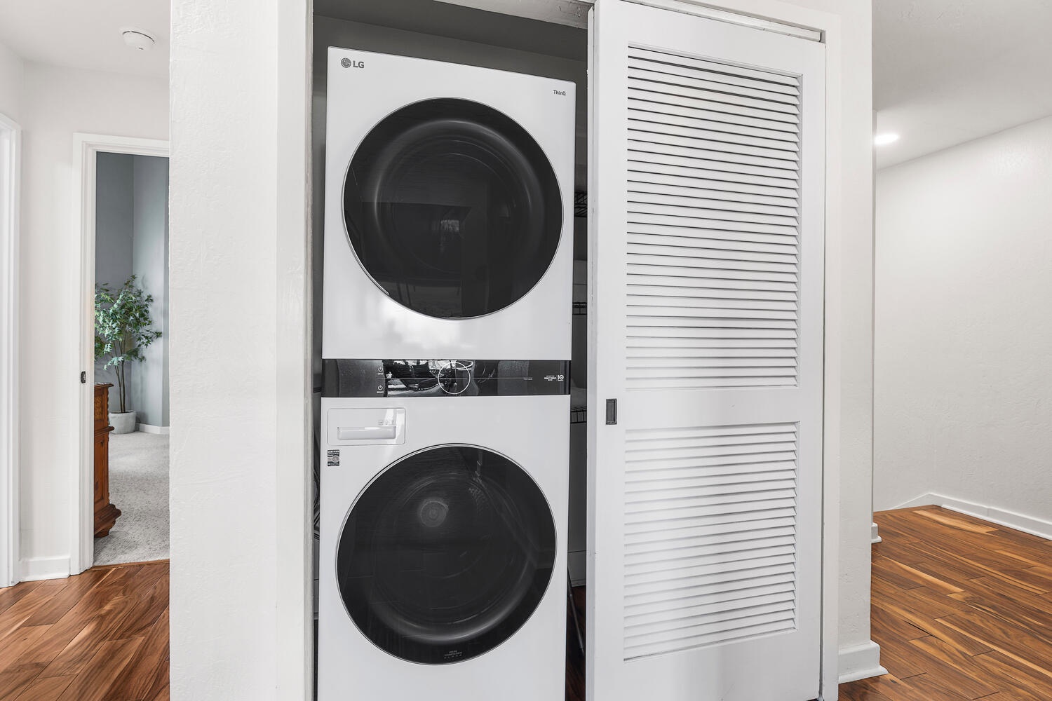 Kailua Kona Vacation Rentals, Kanaloa at Kona 3304 - In-unit stacked washer and dryer for added convenience.
