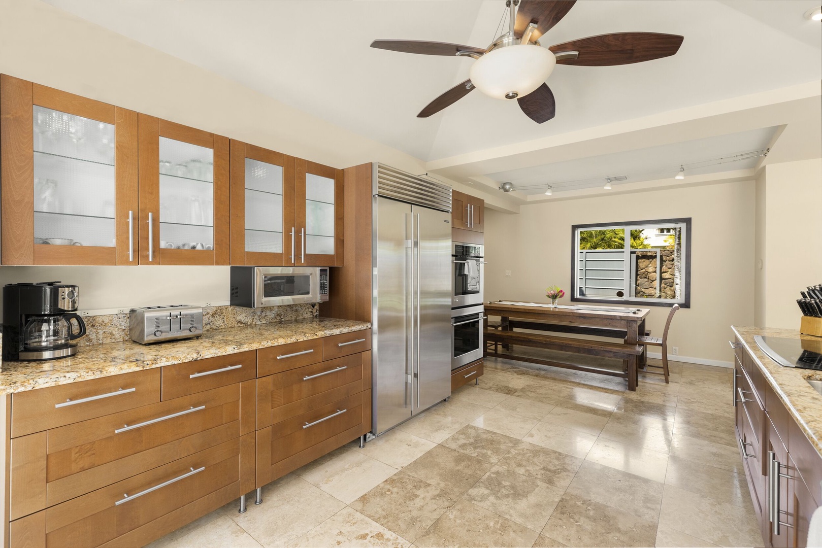 Honolulu Vacation Rentals, Kahala Breeze - Kitchen.