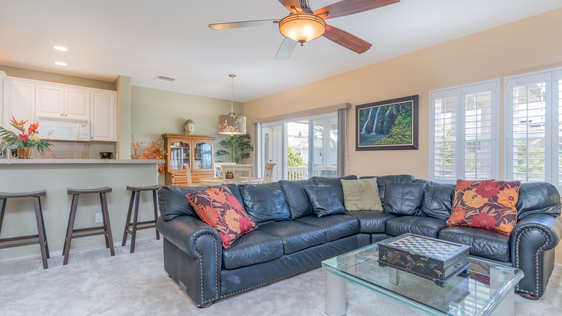 Kapolei Vacation Rentals, Coconut Plantation 1192-4 - The seamless floor plan creates a cozy kitchen, dining and living room vibe.
