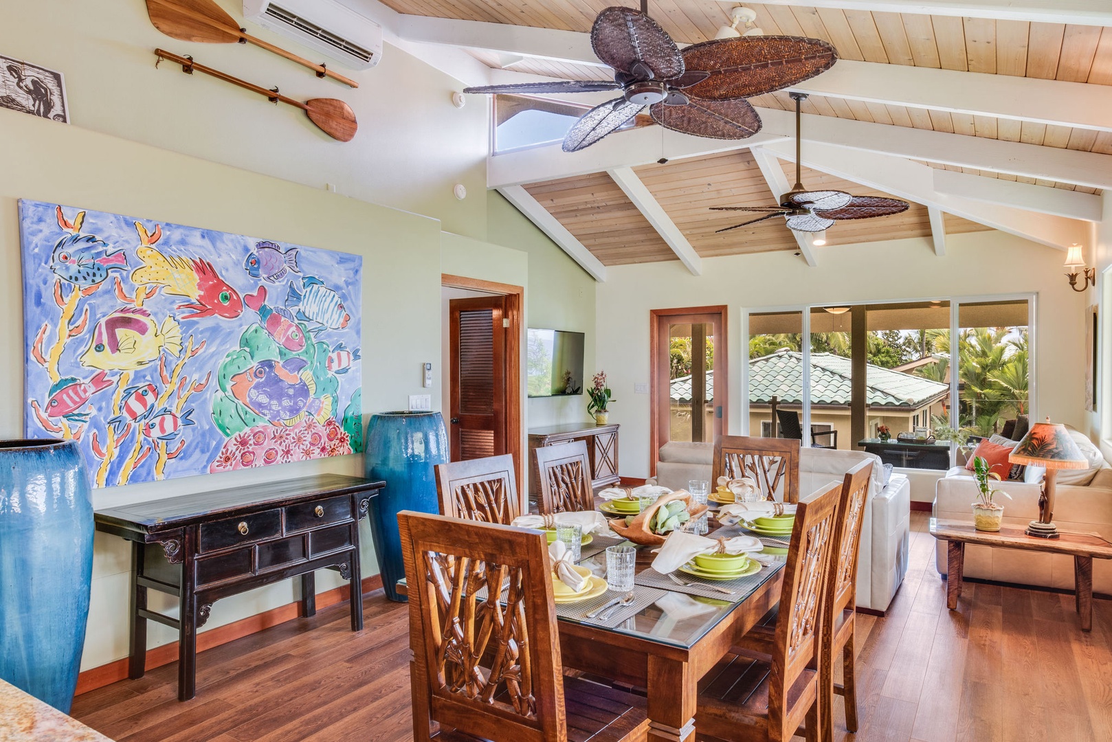 Kailua Kona Vacation Rentals, Kona Beach Bungalows** - Where meals and memories intertwine: the Moku Dining-Living area.