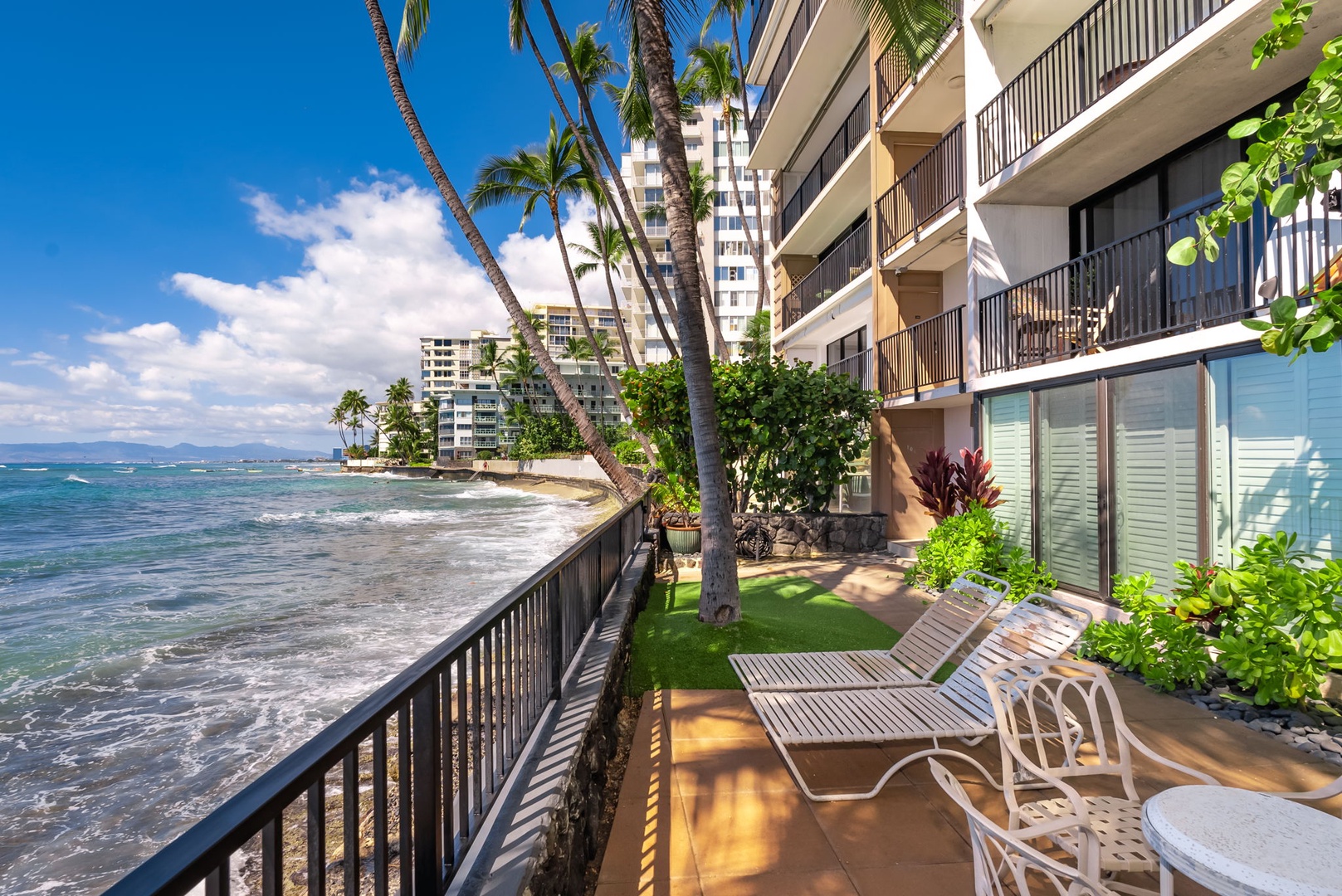 Honolulu Vacation Rentals, Kaimana Views - Seaside patio with ocean views and cozy seating—perfect for lounging and soaking in the sights and sounds of the waves.