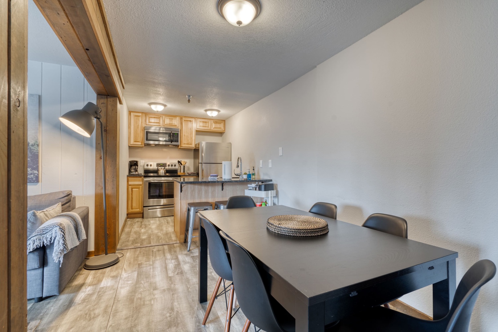 Government Camp Vacation Rentals, Mt Hood Views Condo #304 - Kitchen and dining area