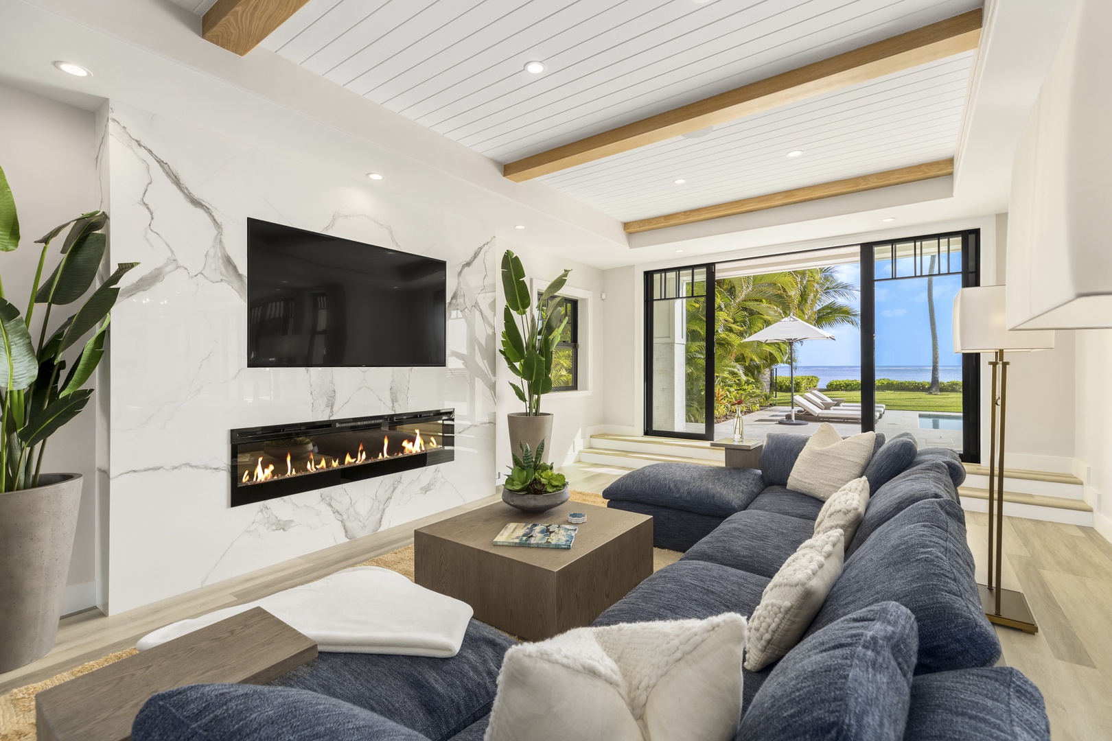 Honolulu Vacation Rentals, Niu Beach Estate - Living Room TV and Fireplace