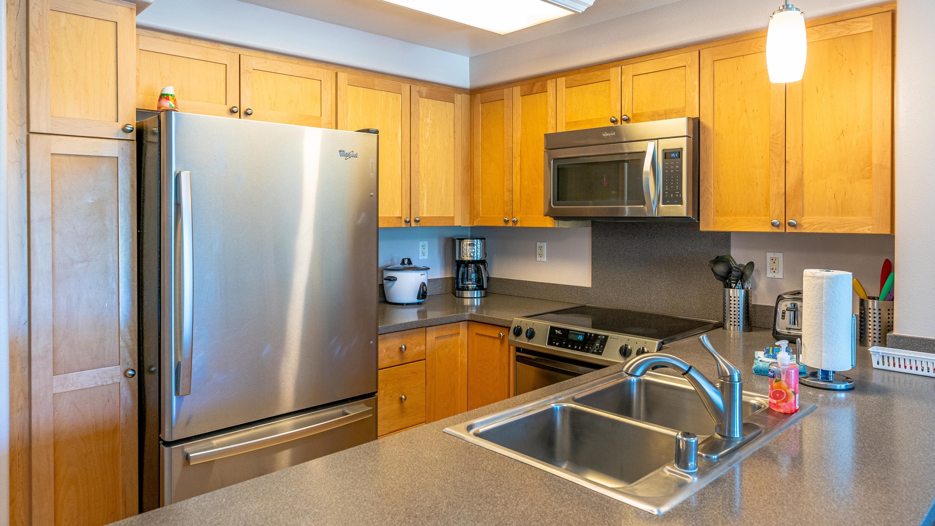 Kapolei Vacation Rentals, Hillside Villas 1508-2 - Gracious amenities for your culinary adventures in the kitchen.