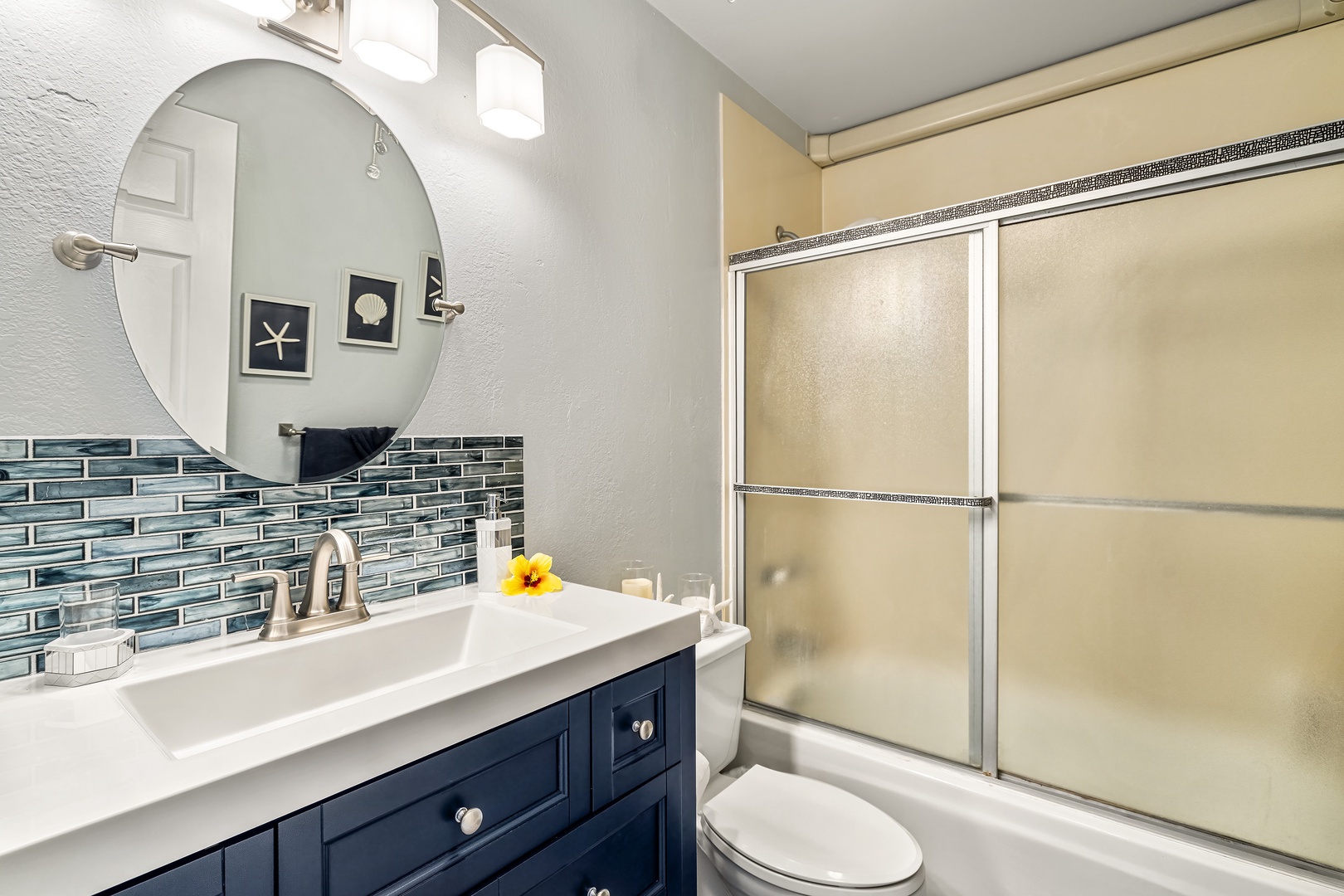 Kailua Kona Vacation Rentals, Keauhou Kona Surf & Racquet 9303 - Detached guest bathroom with modern touches and tub shower combo