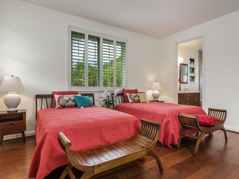 Kailua Vacation Rentals, Hale Nani Lanikai - Second-floor guest bedroom with two full size beds