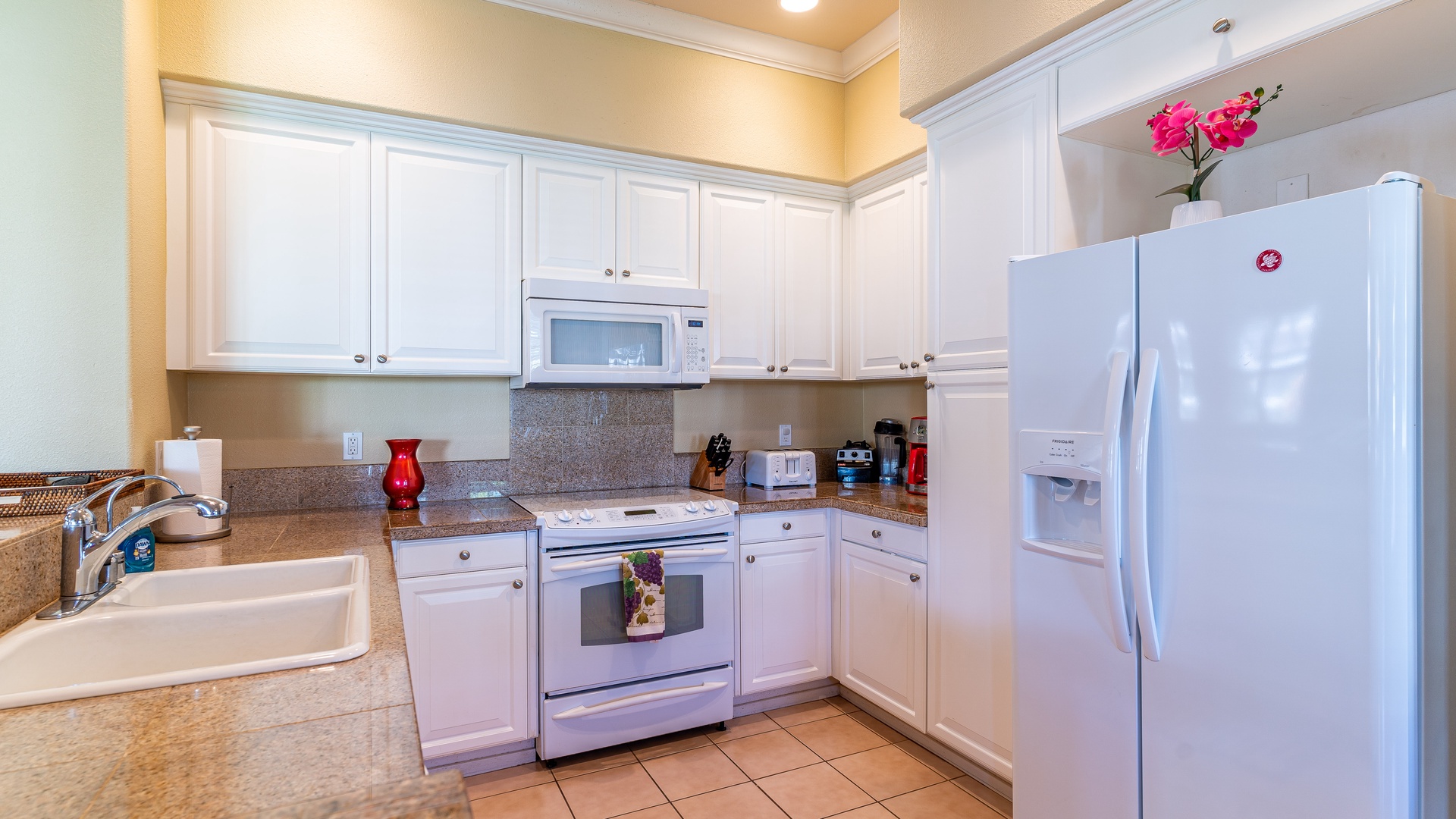 Kapolei Vacation Rentals, Coconut Plantation 1174-2 - Gracious amenities for your culinary adventures in the kitchen.