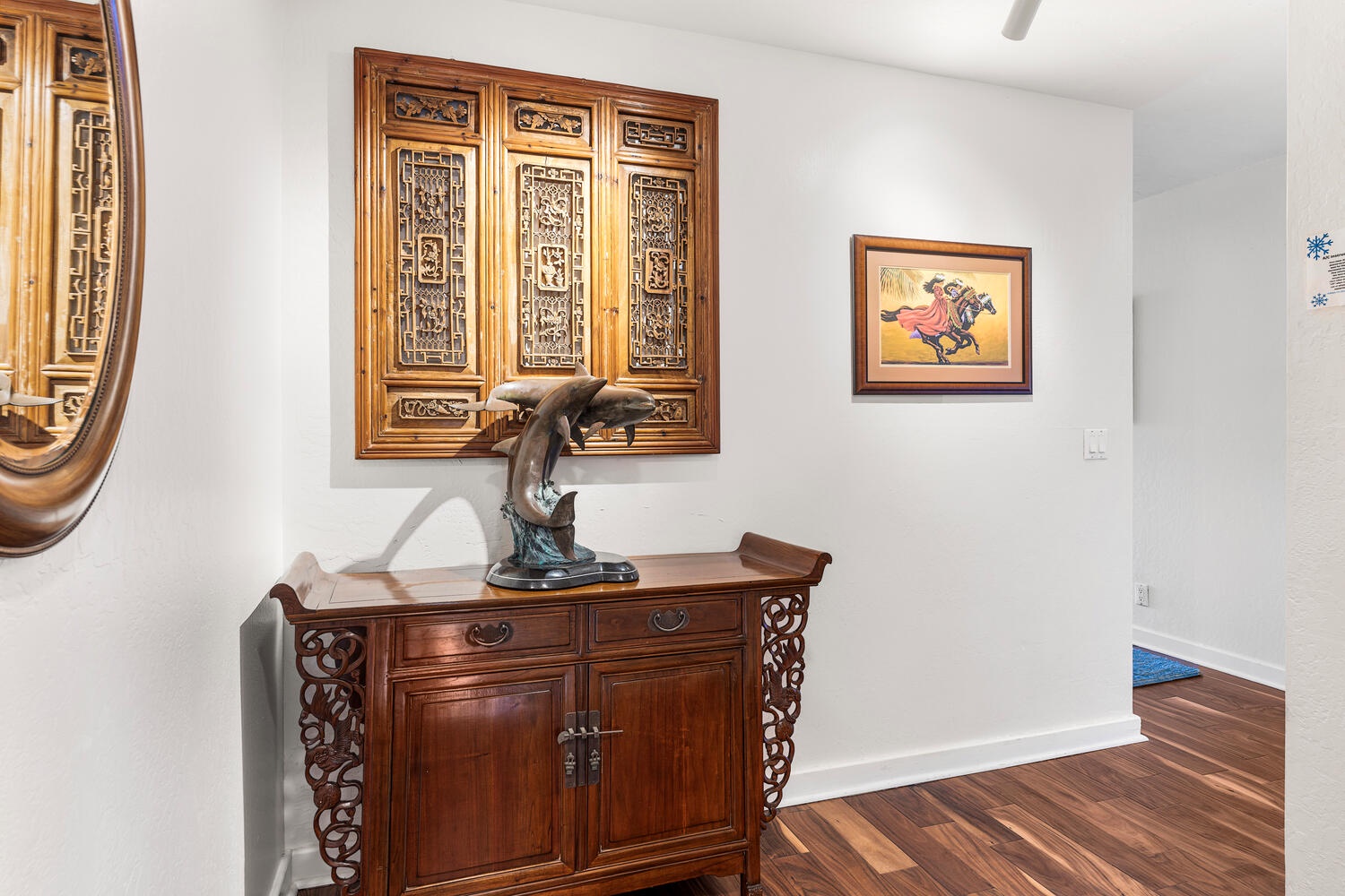 Kailua Kona Vacation Rentals, Kanaloa at Kona 3304 - Elegant hallway décor blending island charm with traditional touches.