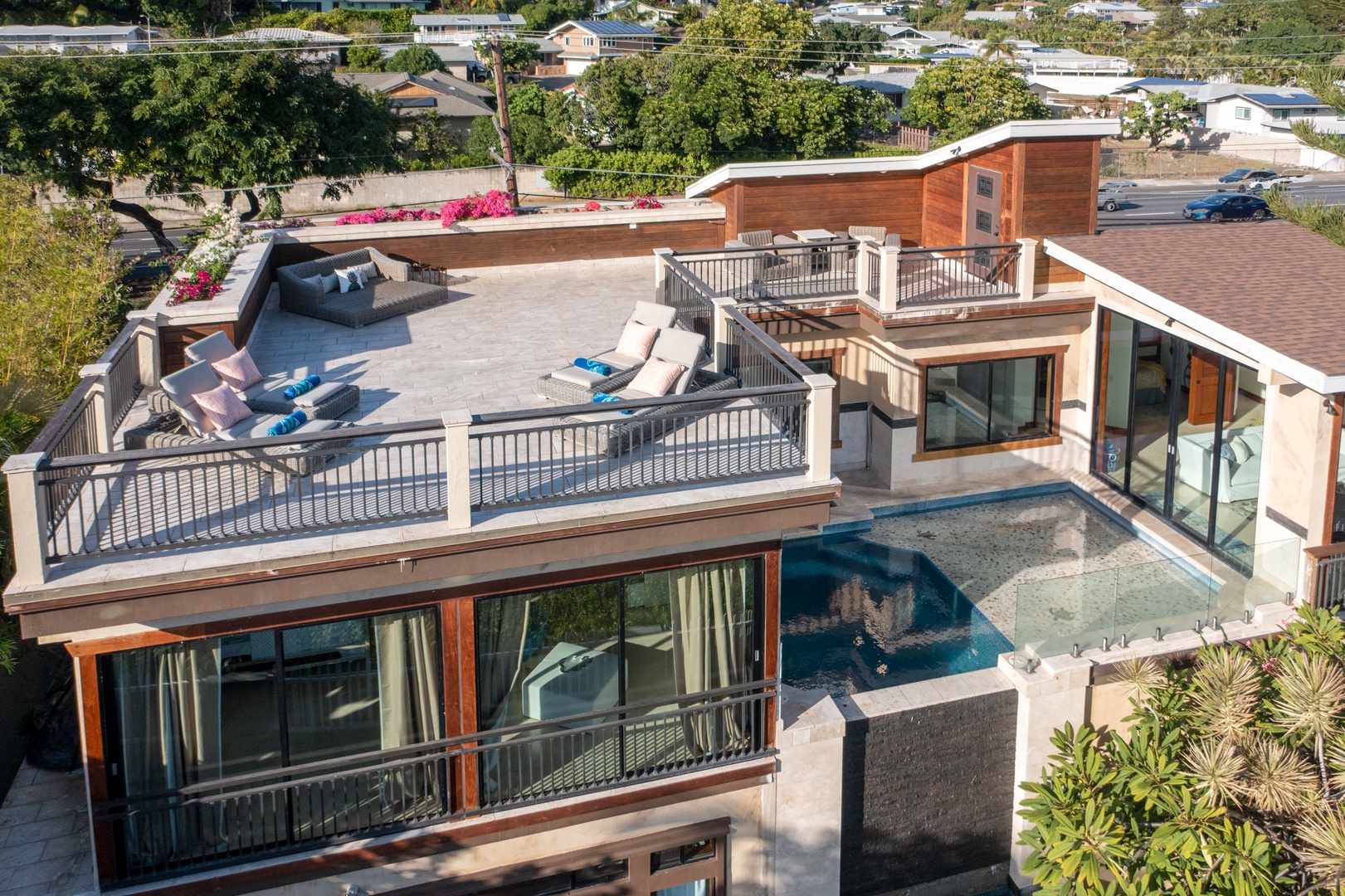 Honolulu Vacation Rentals, Wailupe Seaside - Spacious roof top deck for sun bathing and ocean breeze.